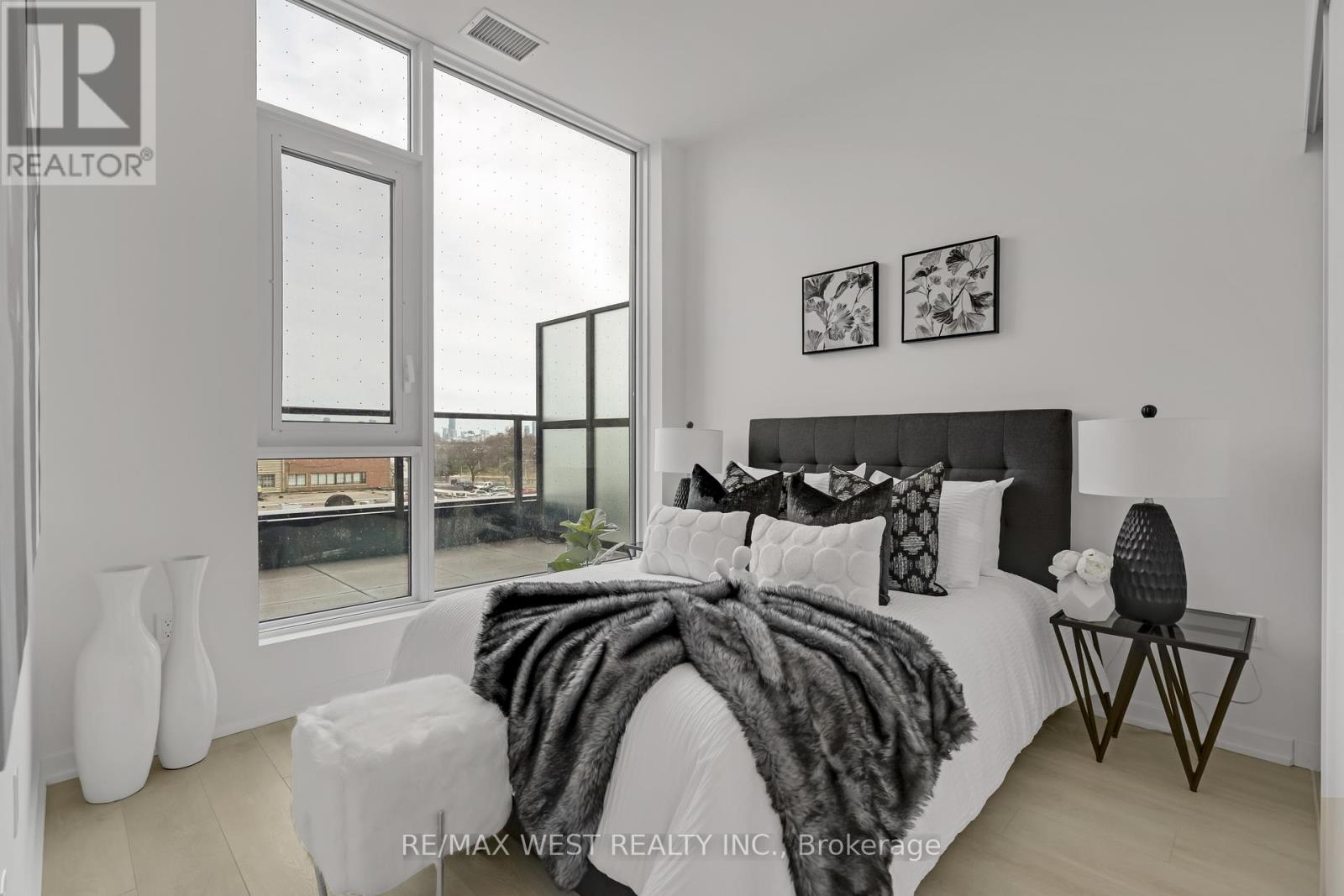307 - 10 Graphophone Grove, Toronto, Ontario  M6H 0E5 - Photo 11 - W12050086