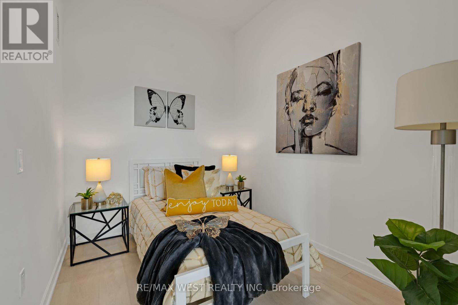 307 - 10 Graphophone Grove, Toronto, Ontario  M6H 0E5 - Photo 13 - W12050086