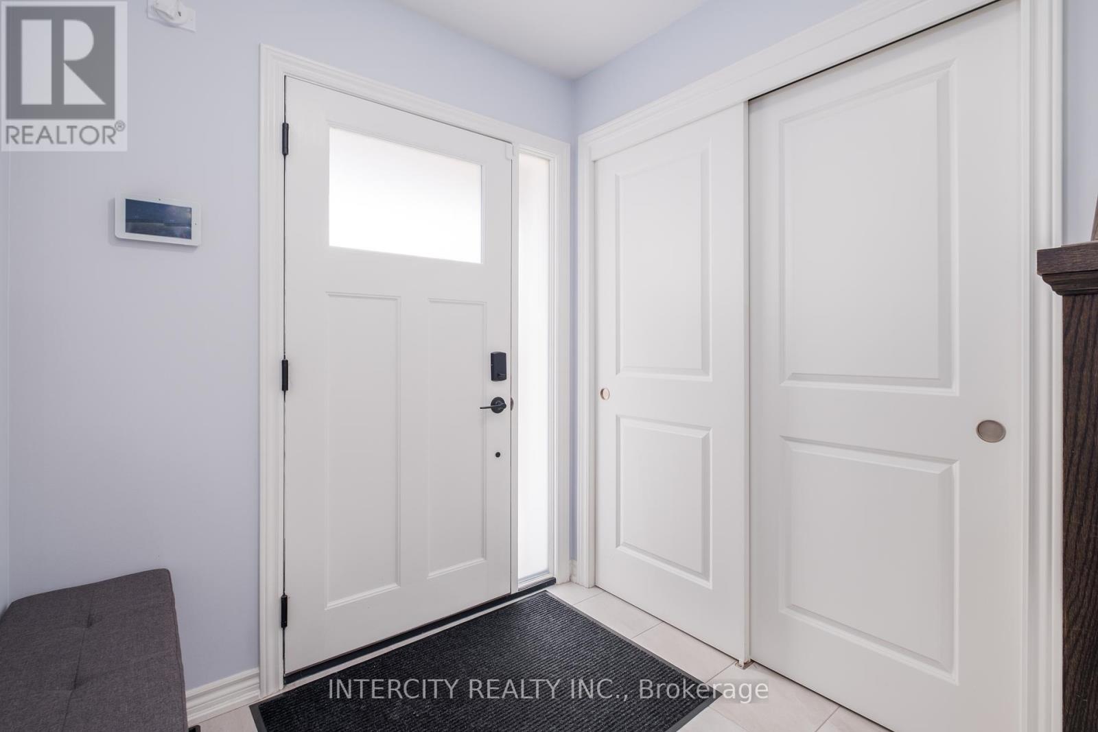 Property at 13 - 7945 OLDFIELD ROAD image 3