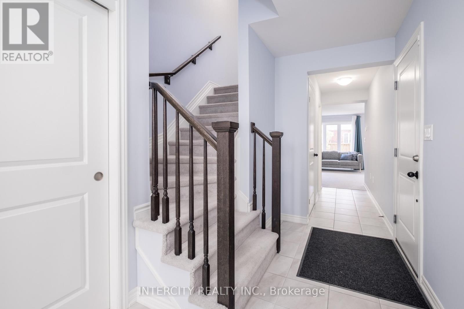 Property at 13 - 7945 OLDFIELD ROAD image 4