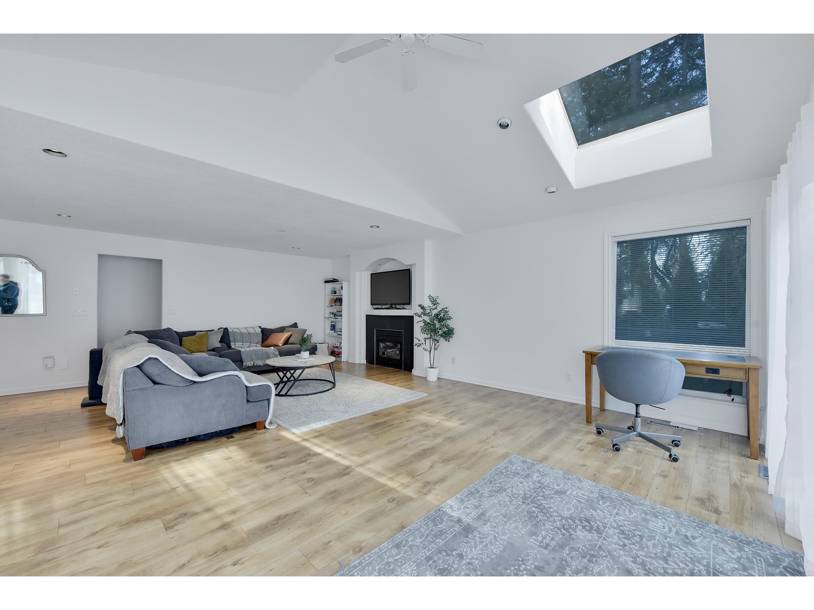 20232 3 Avenue, Langley, British Columbia  V2Z 1V8 - Photo 4 - R2971094