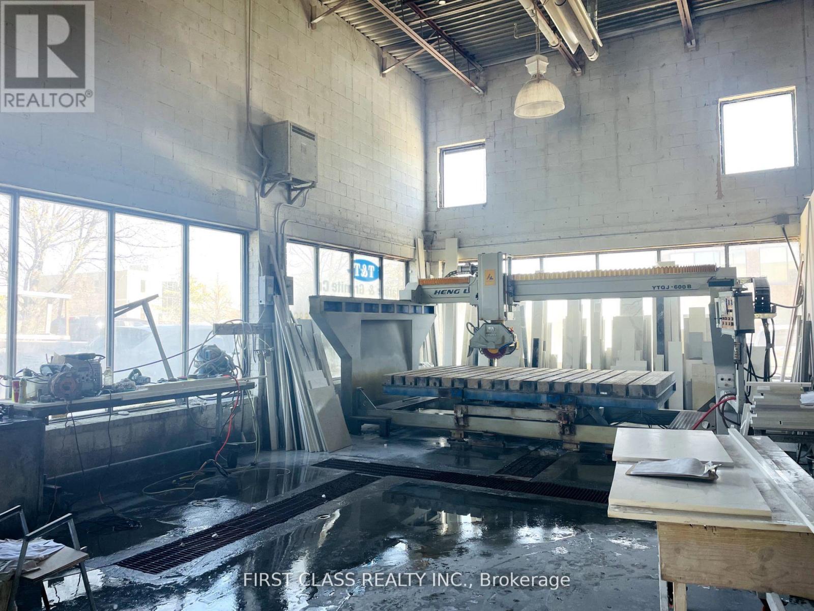 1 - 67 Ward Road, Brampton (Gore Industrial North), Ontario  L6S 6A4 - Photo 7 - W12050148