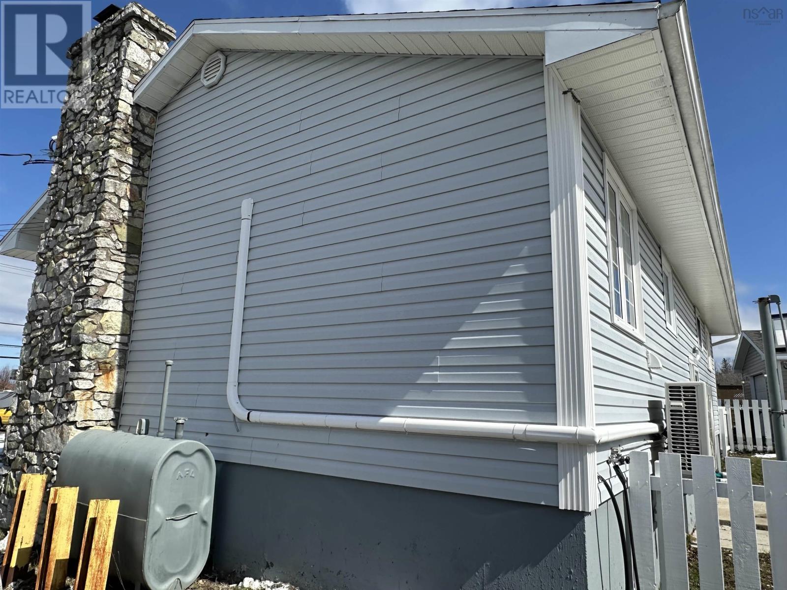 924 Upper Prince Street, Sydney, Nova Scotia  B1P 5P2 - Photo 3 - 202506192