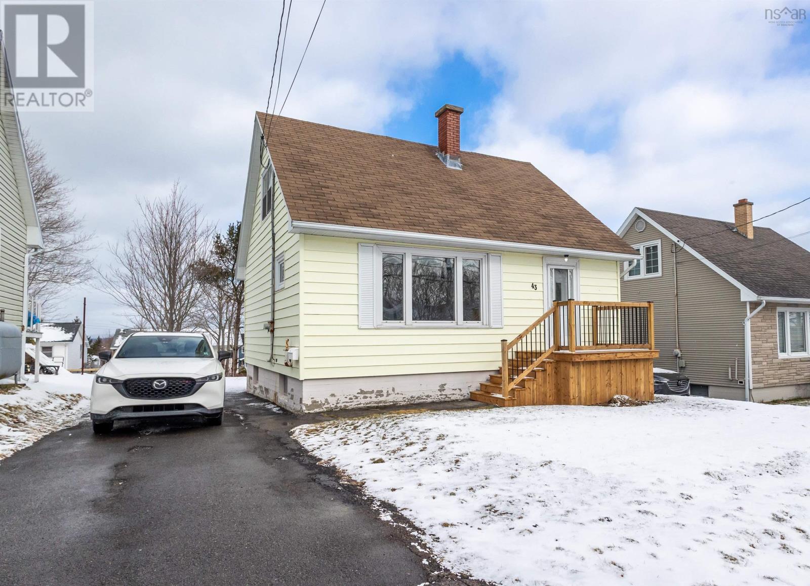 43 Harold Street, Sydney, Nova Scotia  B1P 3L8 - Photo 3 - 202506191