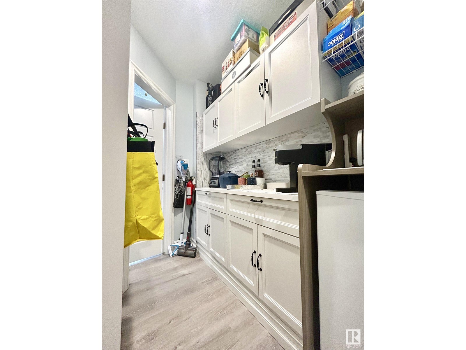 Property at 6525 57 AV image 4