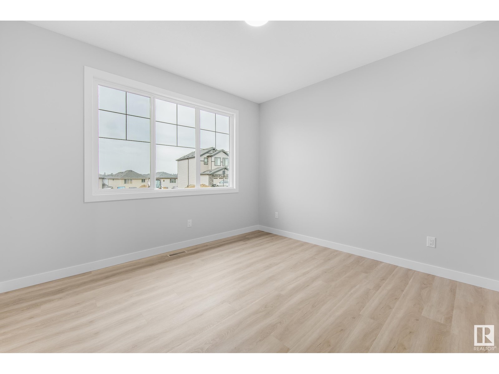 Property at 9348 221 ST NW image 5