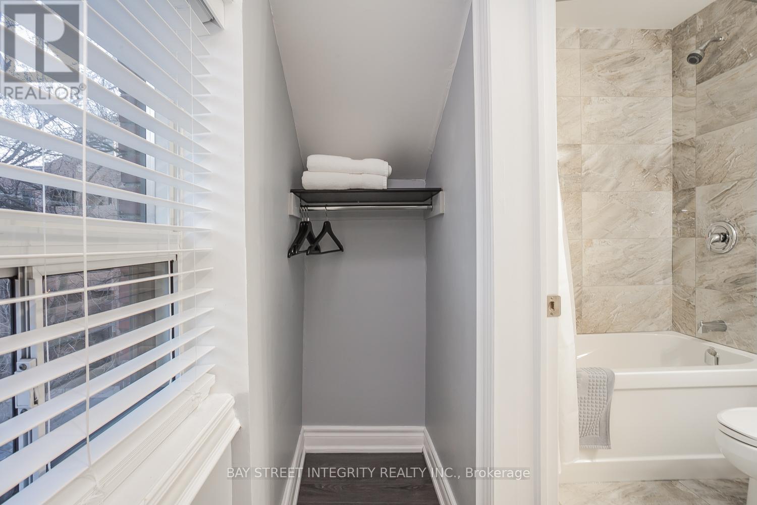 77 Homewood Avenue, Toronto (Cabbagetown-South St. James Town), Ontario  M4Y 2K1 - Photo 8 - C12050188