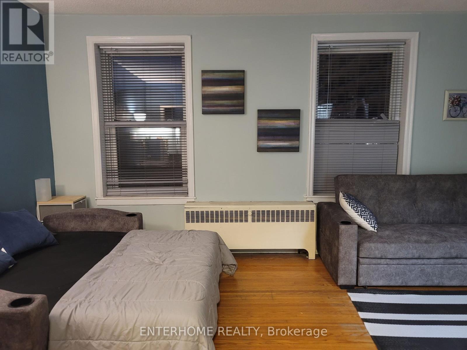 4 - 51 Queen Street E, Brampton (Downtown Brampton), Ontario  L6W 2A7 - Photo 2 - W12050174