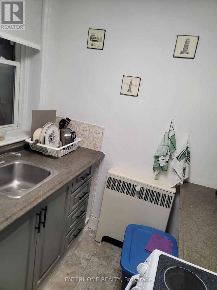 4 - 51 Queen Street E, Brampton (Downtown Brampton), Ontario  L6W 2A7 - Photo 3 - W12050174