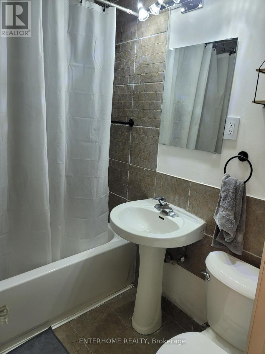 4 - 51 Queen Street E, Brampton (Downtown Brampton), Ontario  L6W 2A7 - Photo 5 - W12050174