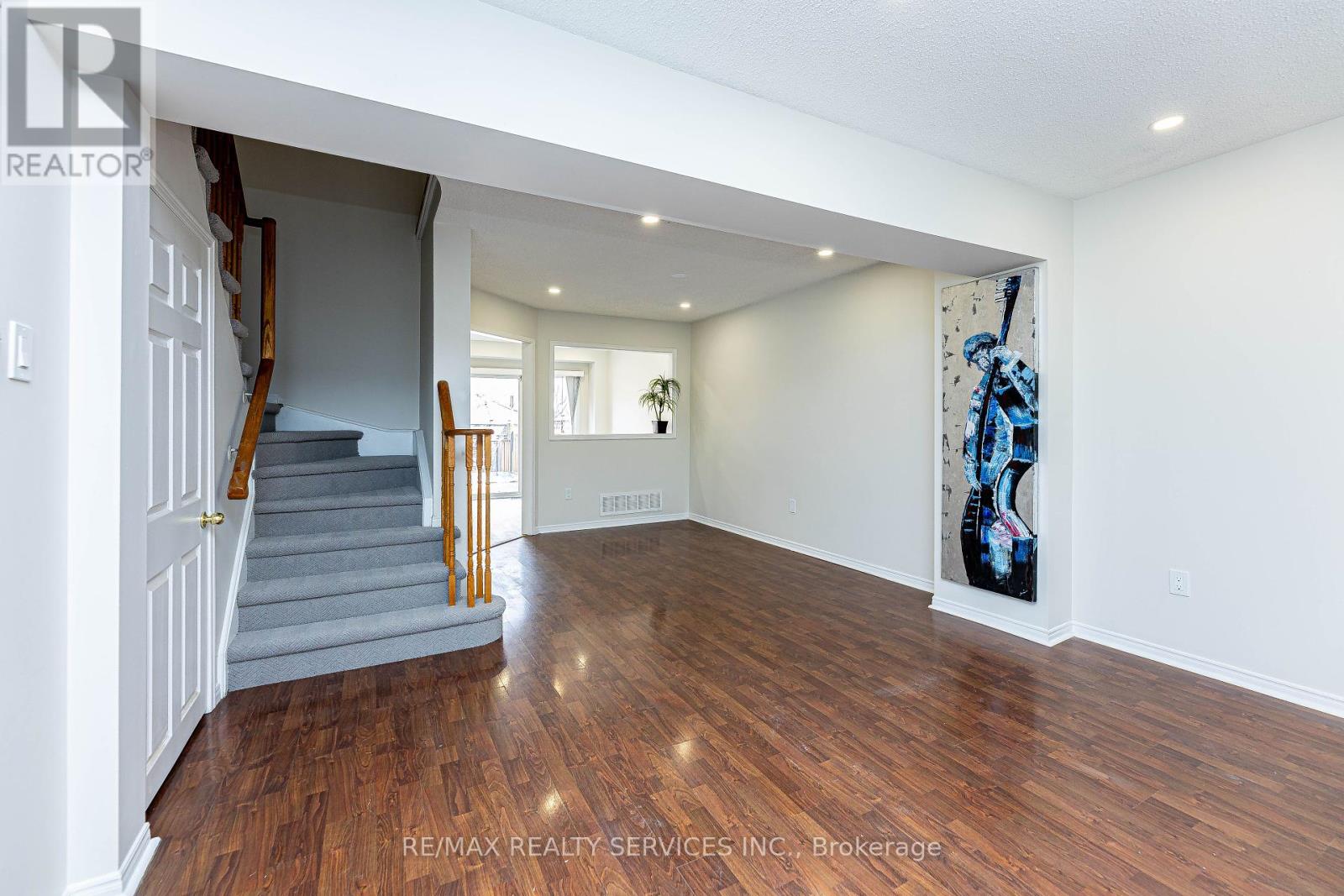 Property at 98 LENT CRESCENT image 5