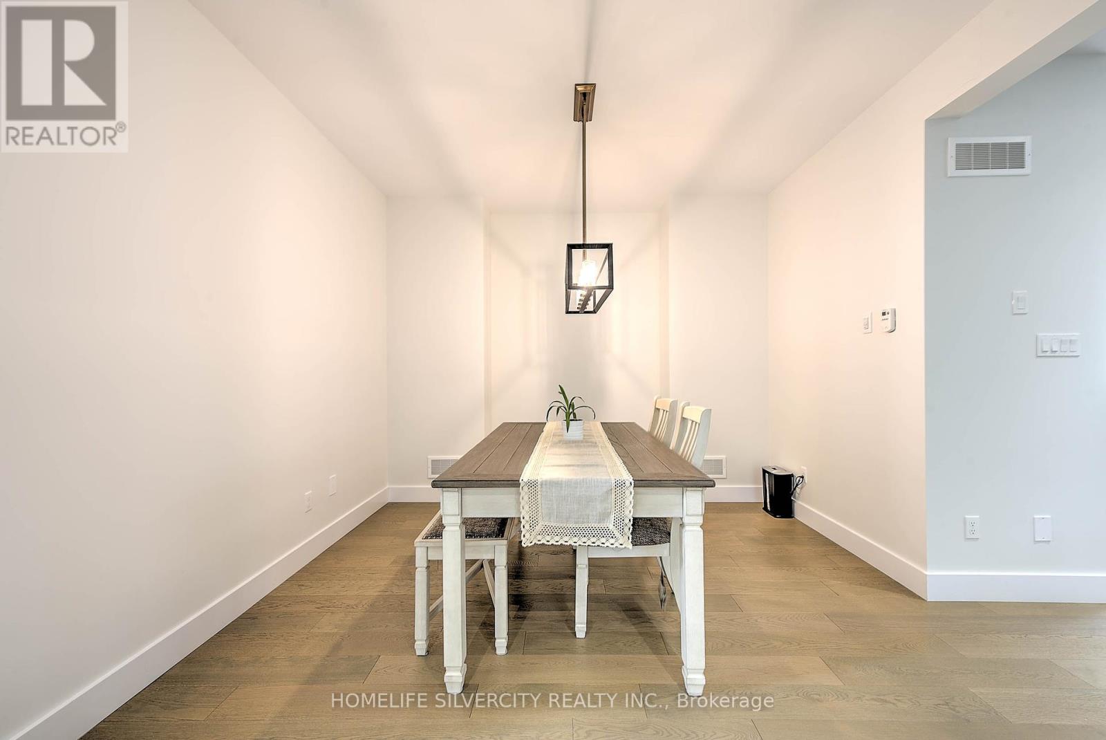 Photo 4 of 40 for 1777 Brayford Avenue