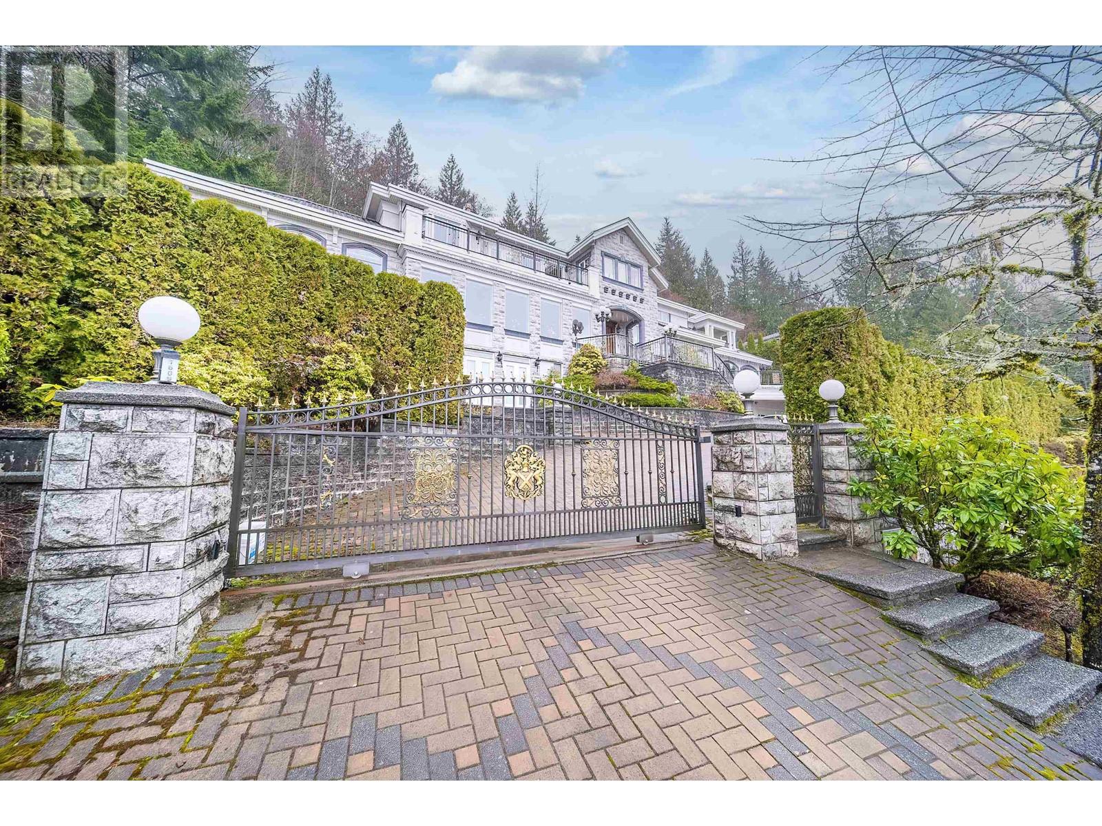 1609 PINECREST DRIVE, West Vancouver, British Columbia