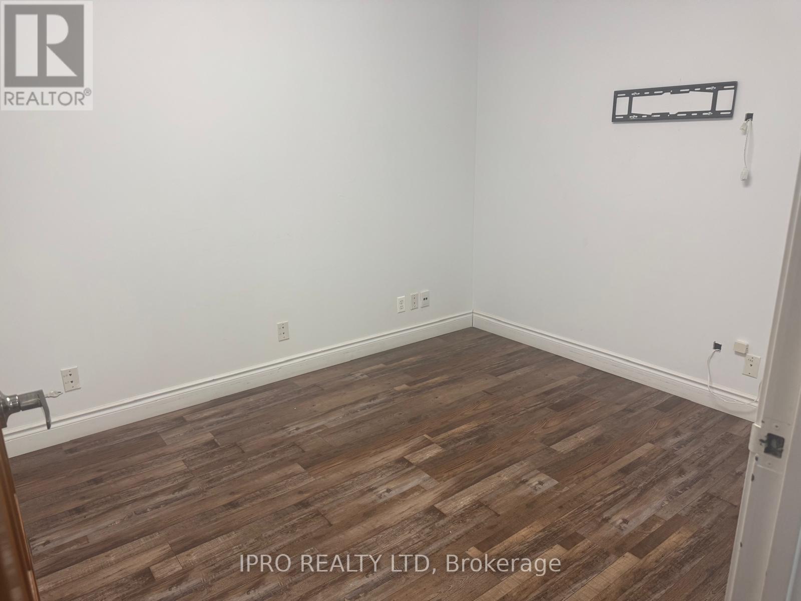 203 - 49 Hillcrest Avenue, Brampton (Downtown Brampton), Ontario  L6W 4V4 - Photo 2 - W12050223