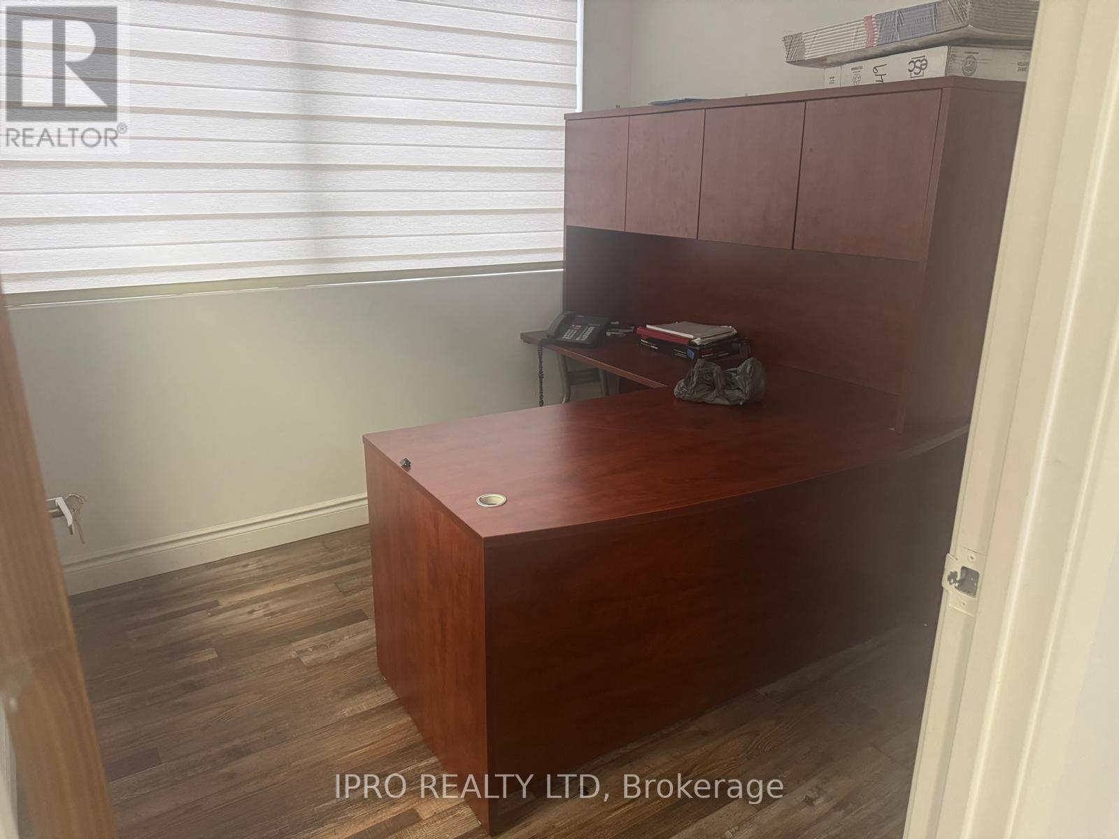 203 - 49 Hillcrest Avenue, Brampton (Downtown Brampton), Ontario  L6W 4V4 - Photo 5 - W12050223