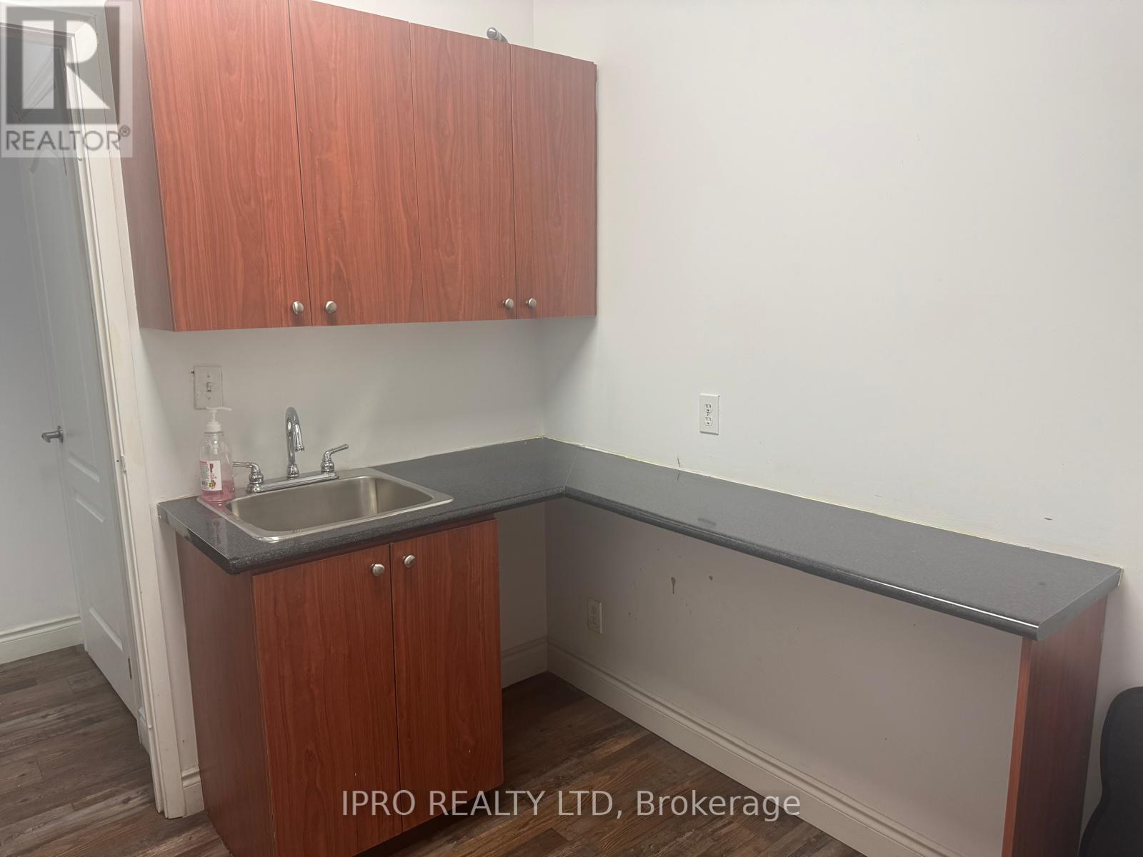 203 - 49 Hillcrest Avenue, Brampton (Downtown Brampton), Ontario  L6W 4V4 - Photo 6 - W12050223