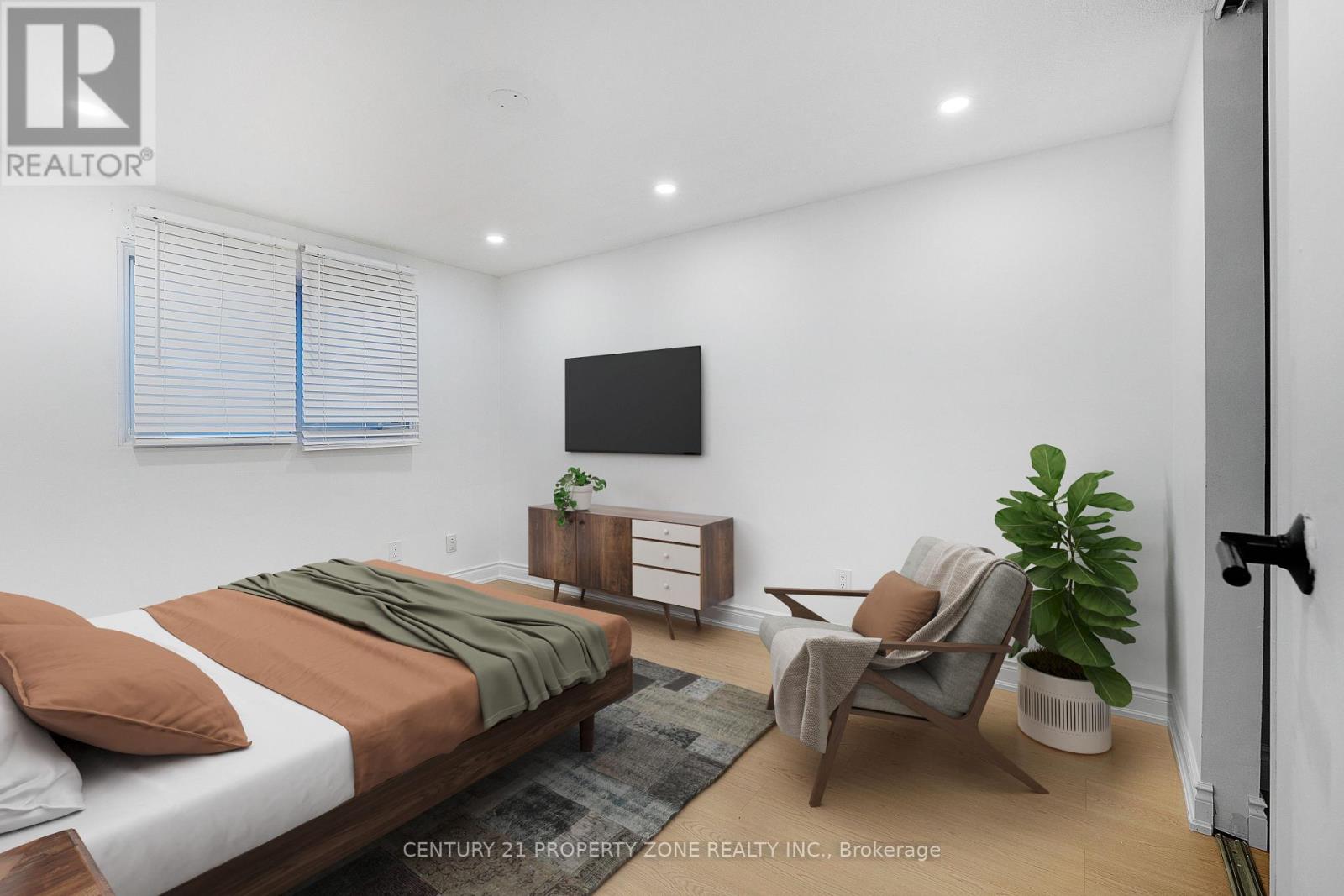 Property at 96 CENTRE STREET N image 4