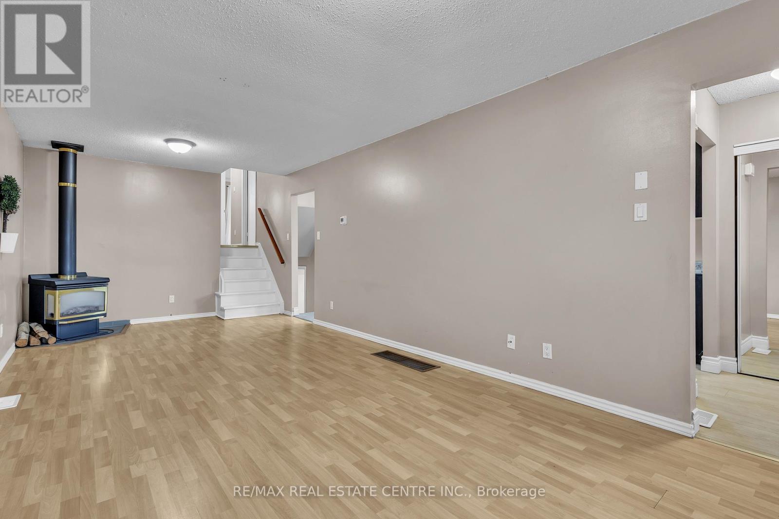 B - 501 Kingscourt Drive, Waterloo, Ontario  N2K 2X9 - Photo 16 - X12050232