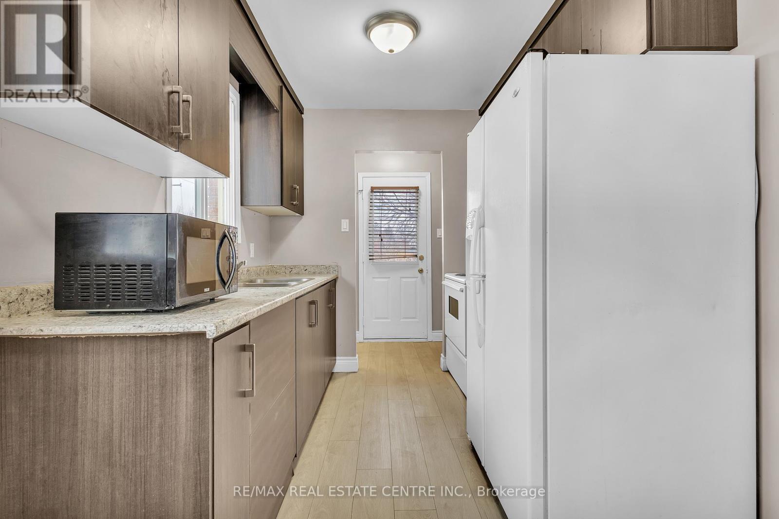 B - 501 Kingscourt Drive, Waterloo, Ontario  N2K 2X9 - Photo 19 - X12050232