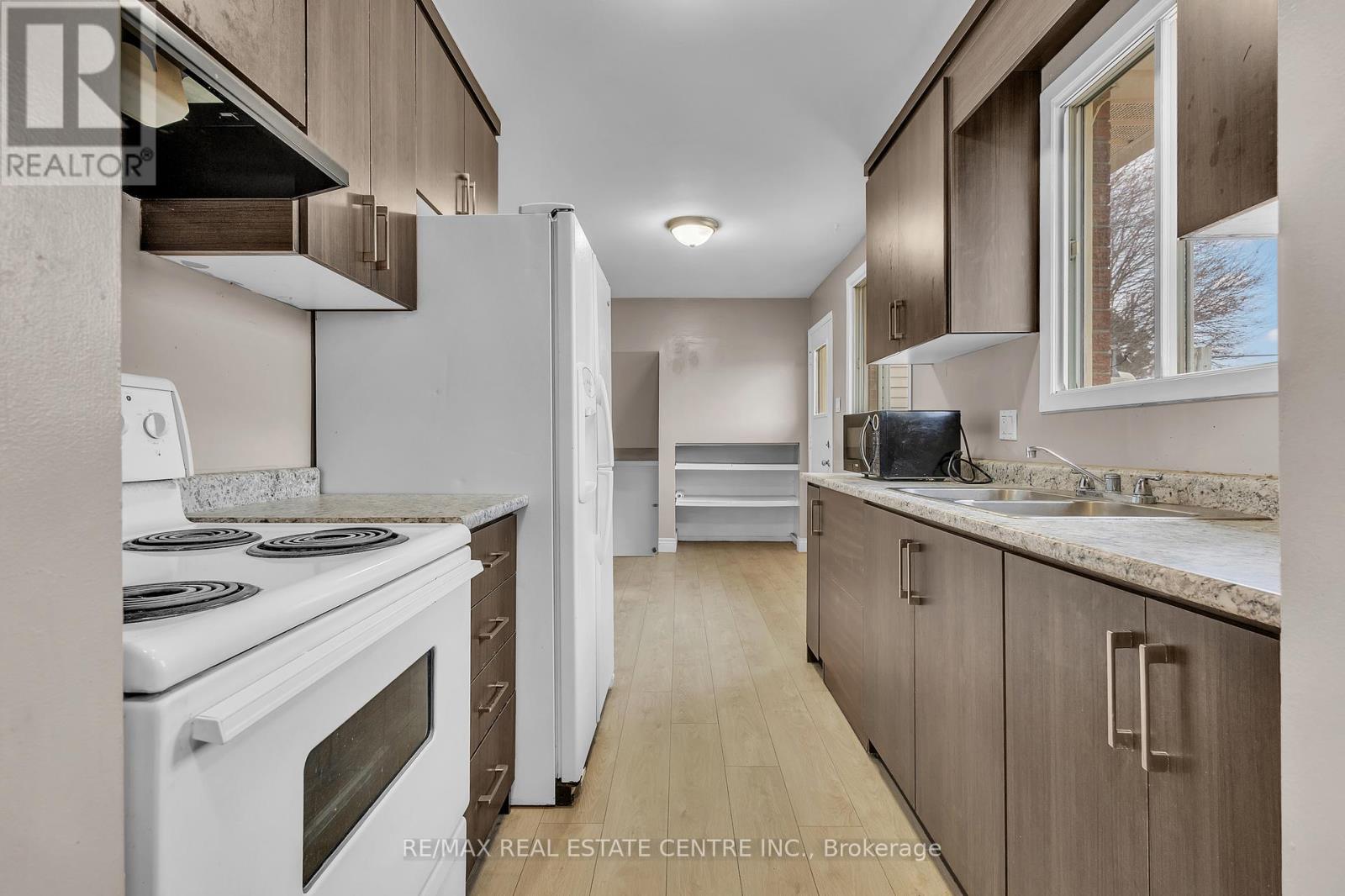 B - 501 Kingscourt Drive, Waterloo, Ontario  N2K 2X9 - Photo 20 - X12050232