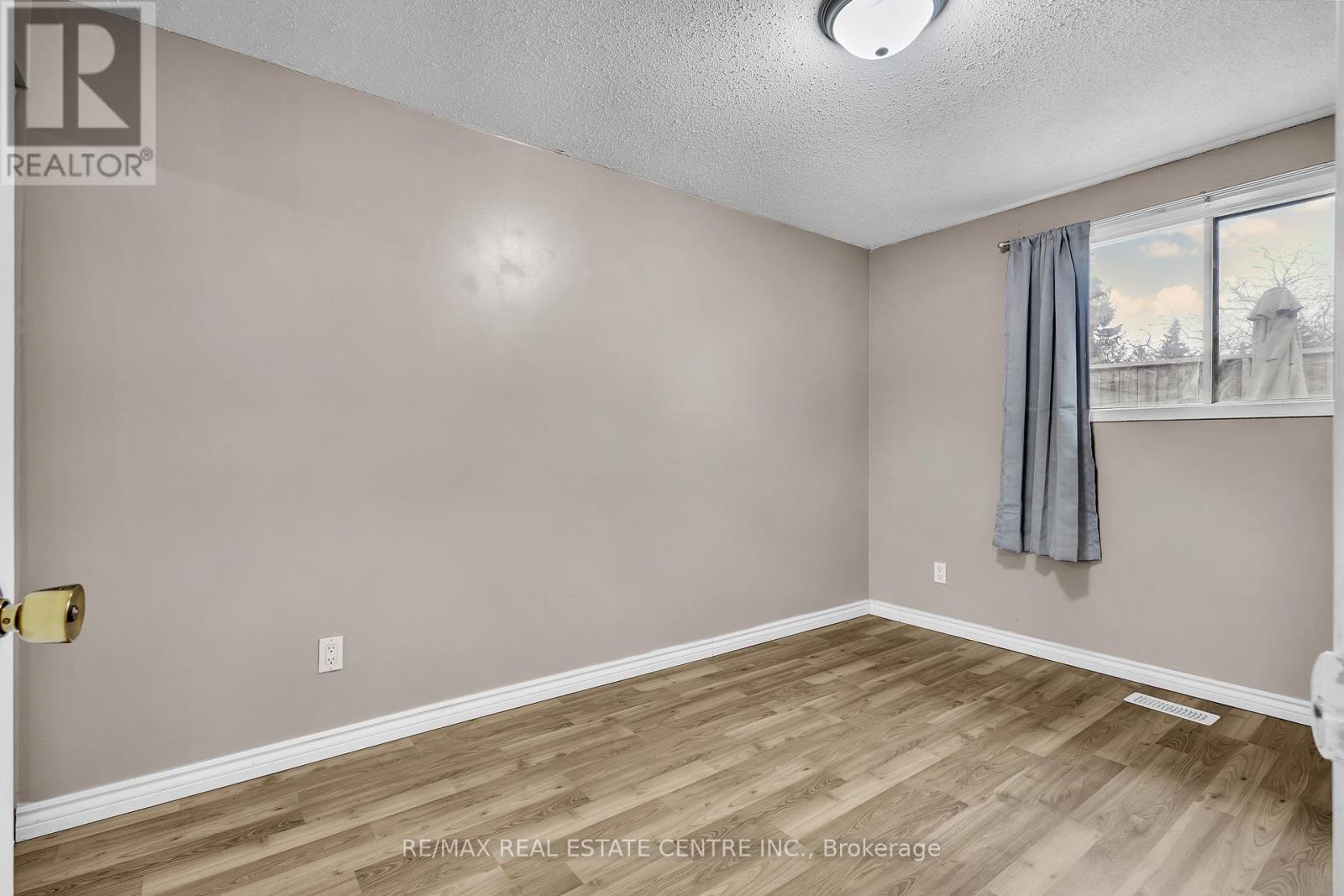 B - 501 Kingscourt Drive, Waterloo, Ontario  N2K 2X9 - Photo 24 - X12050232