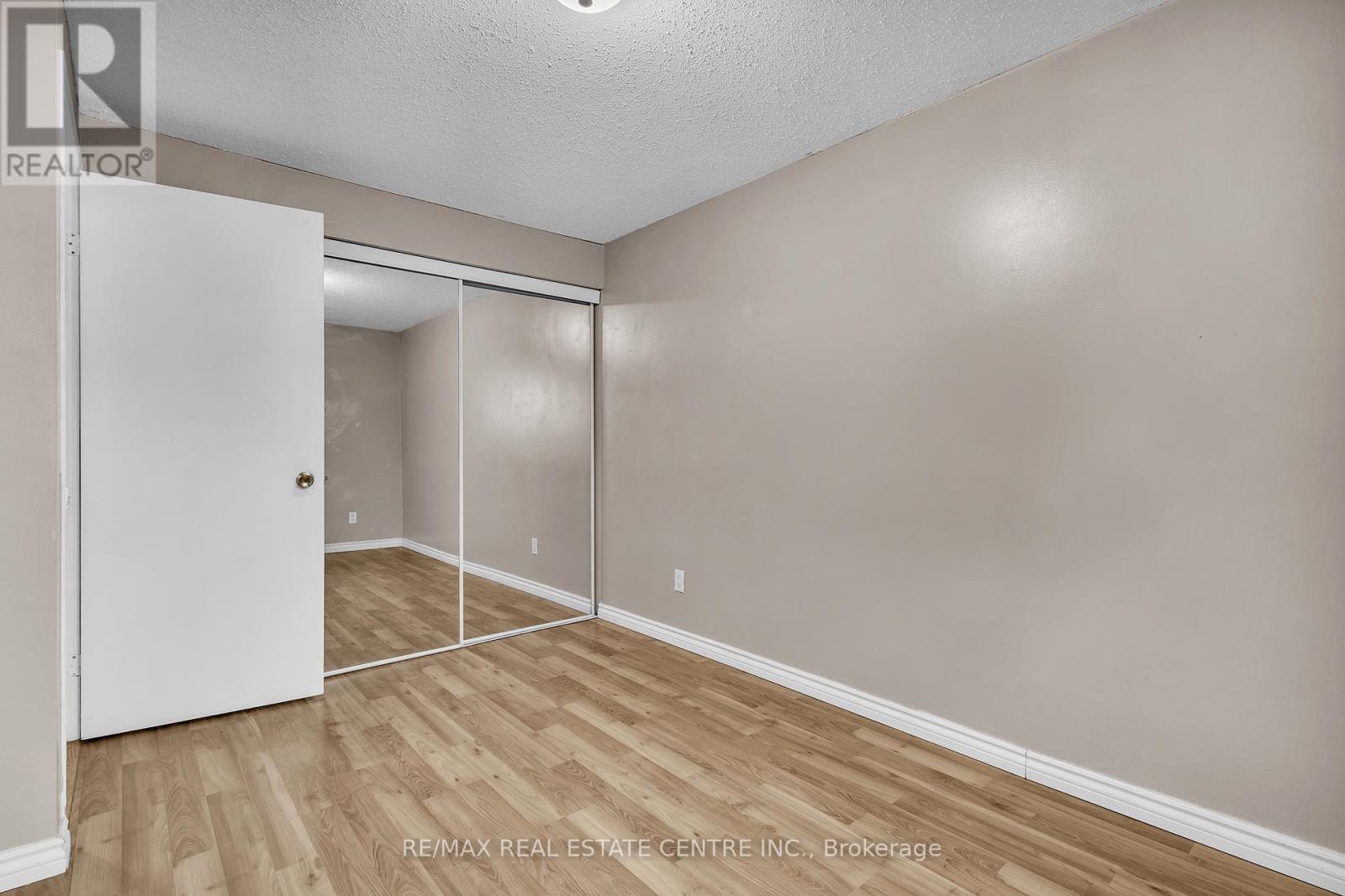 B - 501 Kingscourt Drive, Waterloo, Ontario  N2K 2X9 - Photo 25 - X12050232