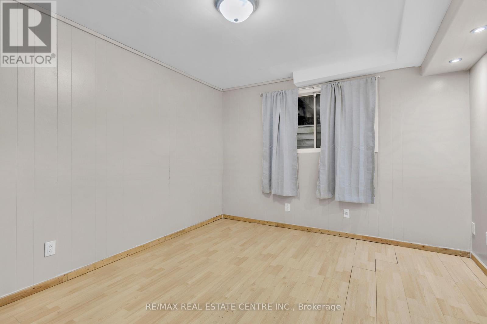 B - 501 Kingscourt Drive, Waterloo, Ontario  N2K 2X9 - Photo 31 - X12050232