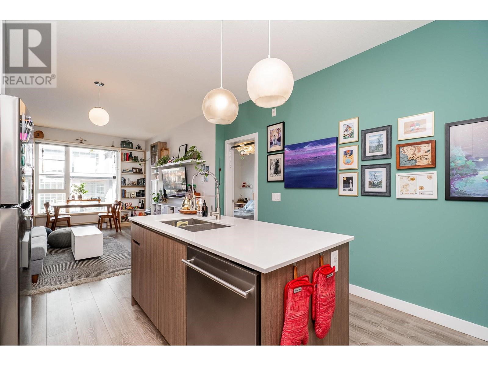 310 516 Foster Avenue, Coquitlam, British Columbia  V3J 0H8 - Photo 3 - R2976914