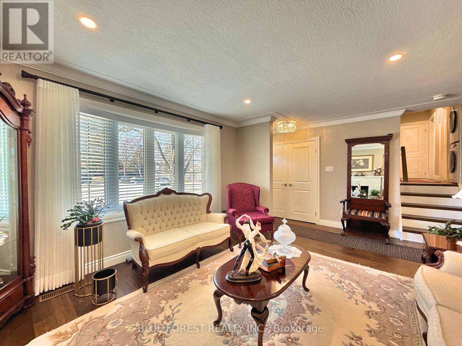 Property at 14 ROCKINGHAM COURT image 3