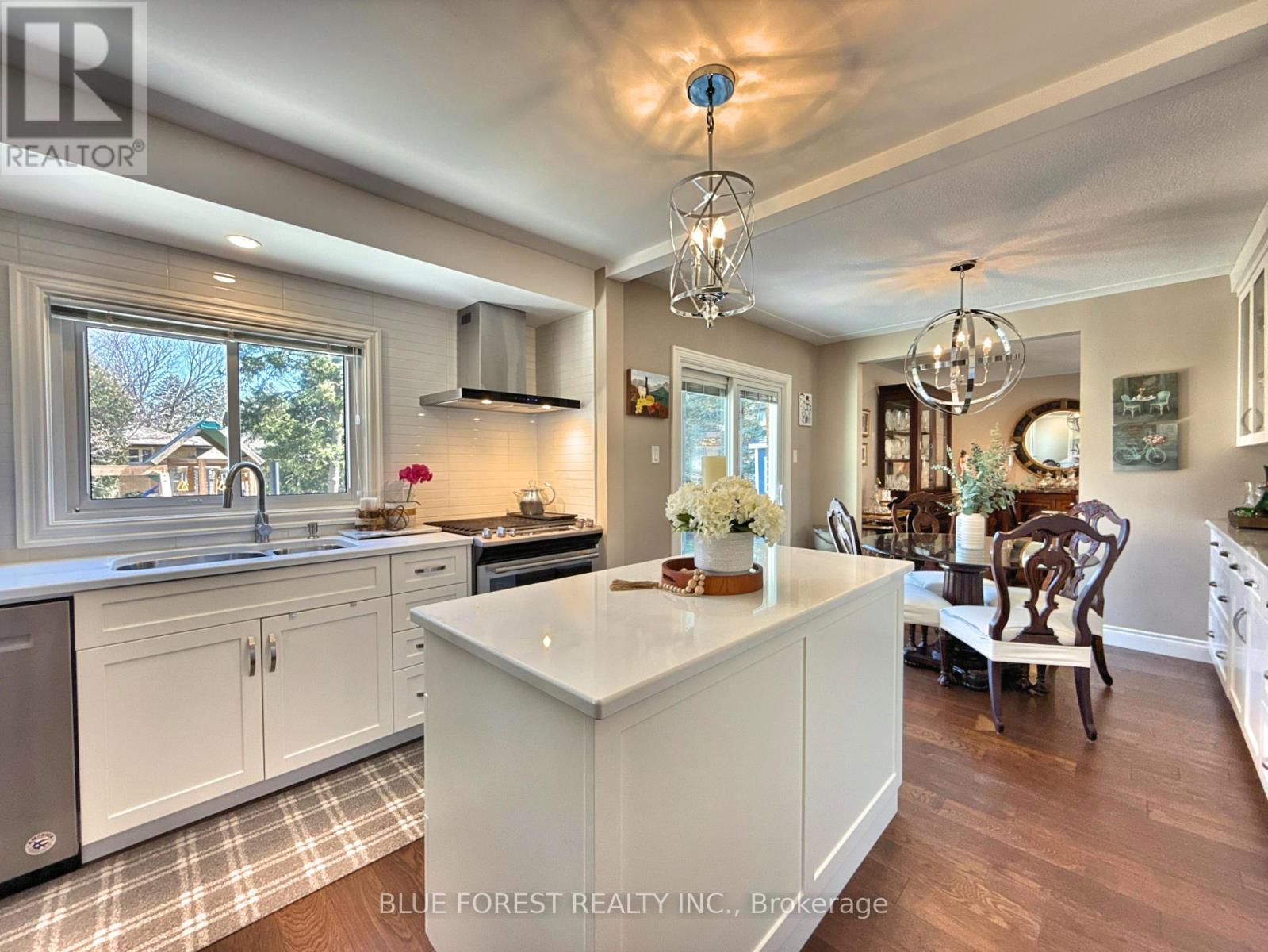 Property at 14 ROCKINGHAM COURT image 4