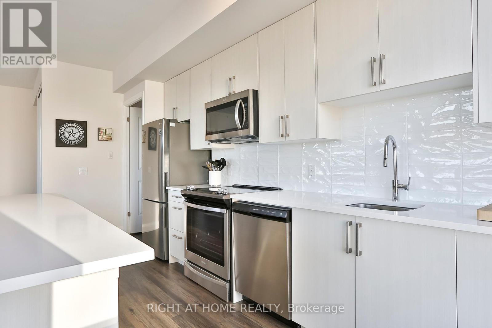 910 - 3655 Kingston Road, Toronto (Scarborough Village), Ontario  M1M 0E2 - Photo 6 - E12050254