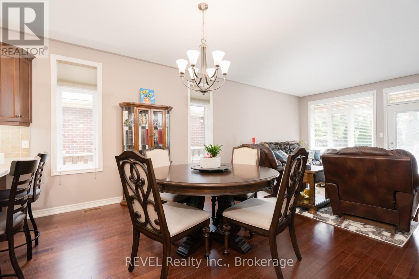 27 Hickory Avenue, Niagara-On-The-Lake, Ontario  L0S 1J1 - Photo 11 - X12050320