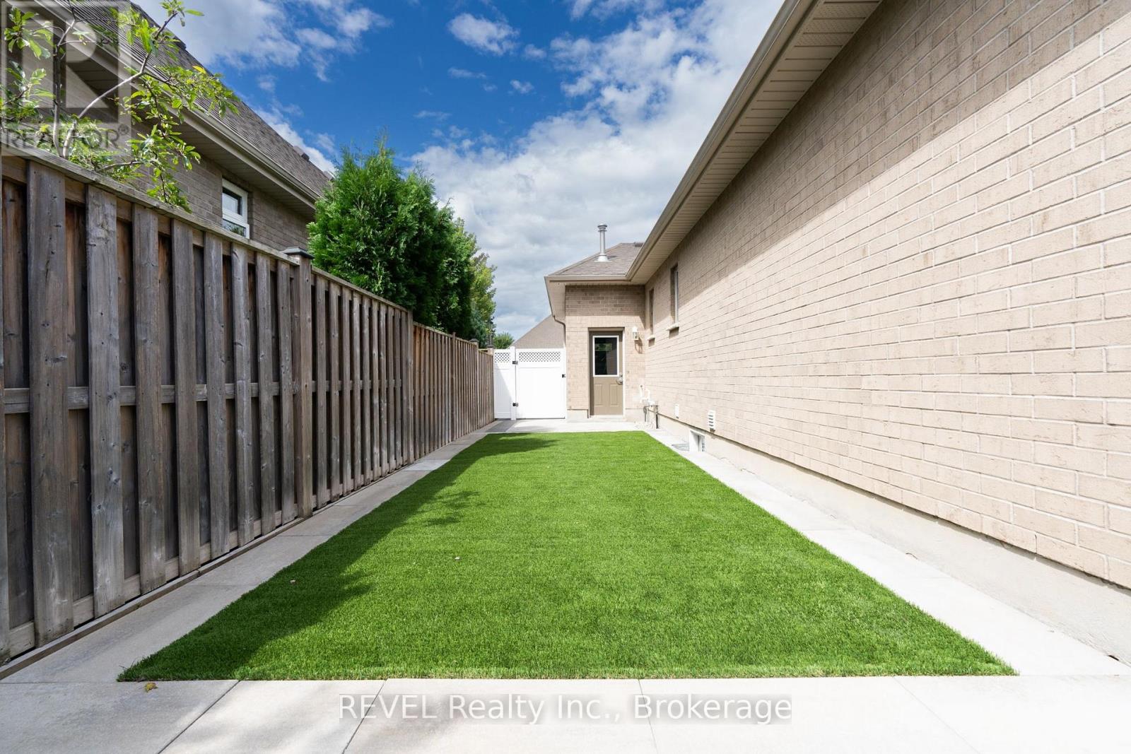27 Hickory Avenue, Niagara-On-The-Lake, Ontario  L0S 1J1 - Photo 37 - X12050320
