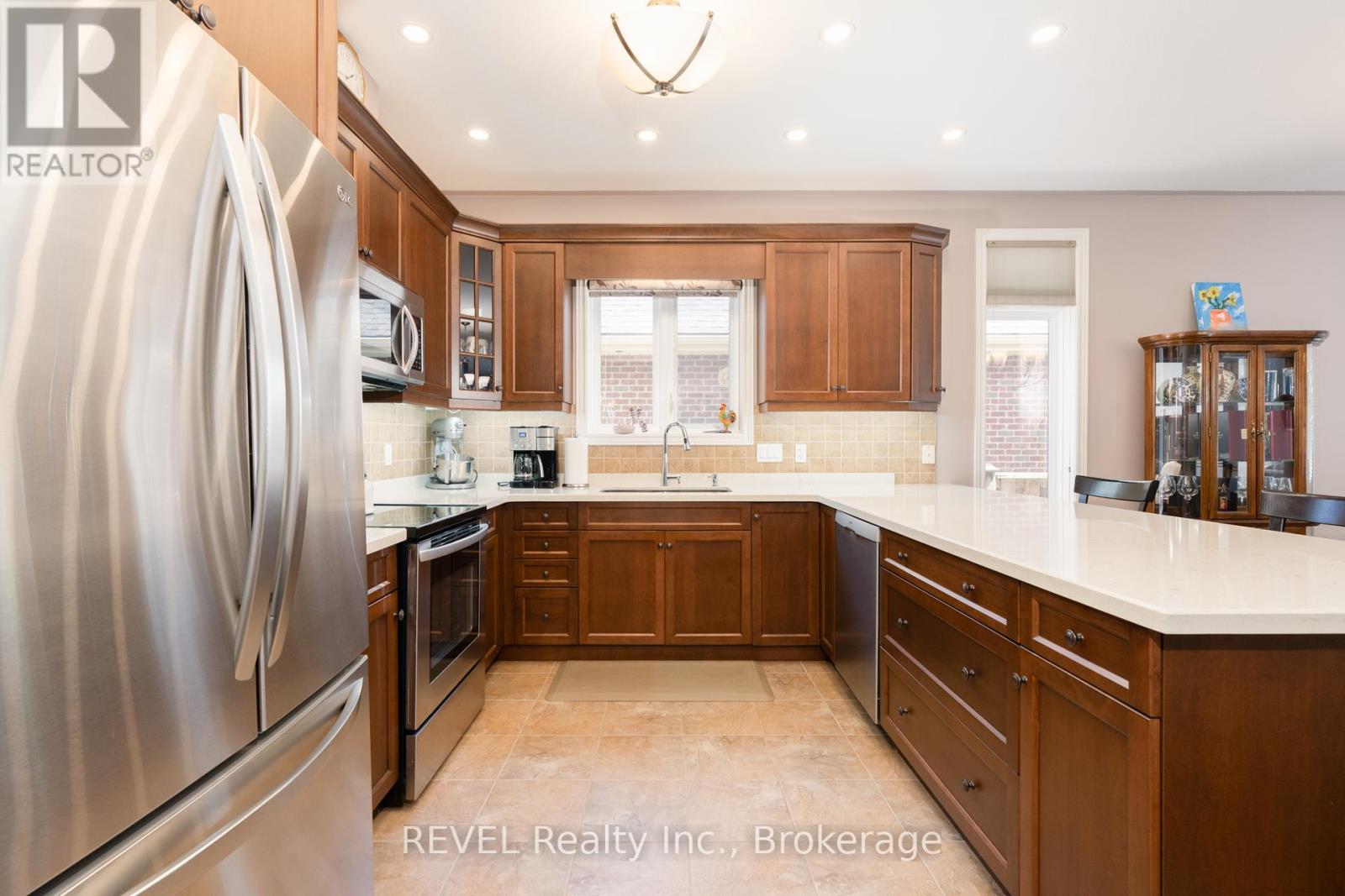 27 Hickory Avenue, Niagara-On-The-Lake, Ontario  L0S 1J1 - Photo 9 - X12050320
