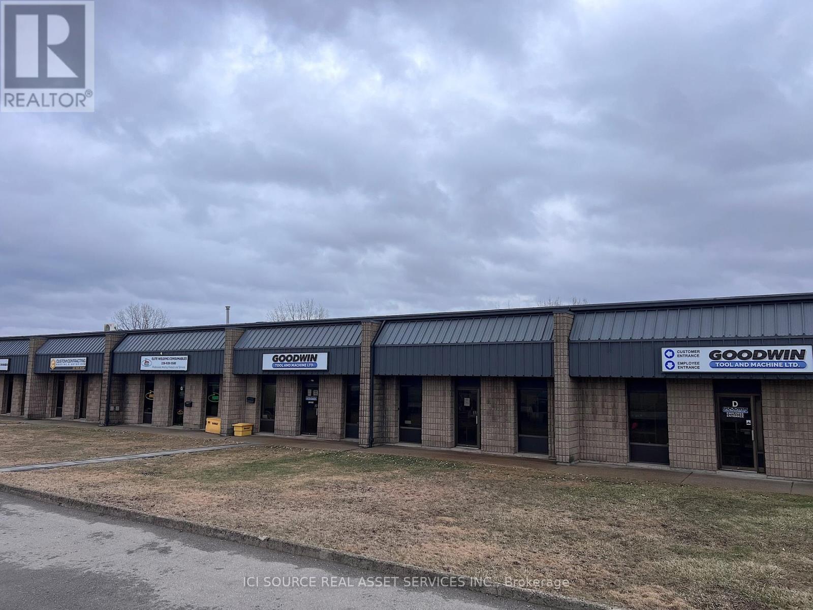 45 WORTHINGTON DRIVE, Brantford, Ontario