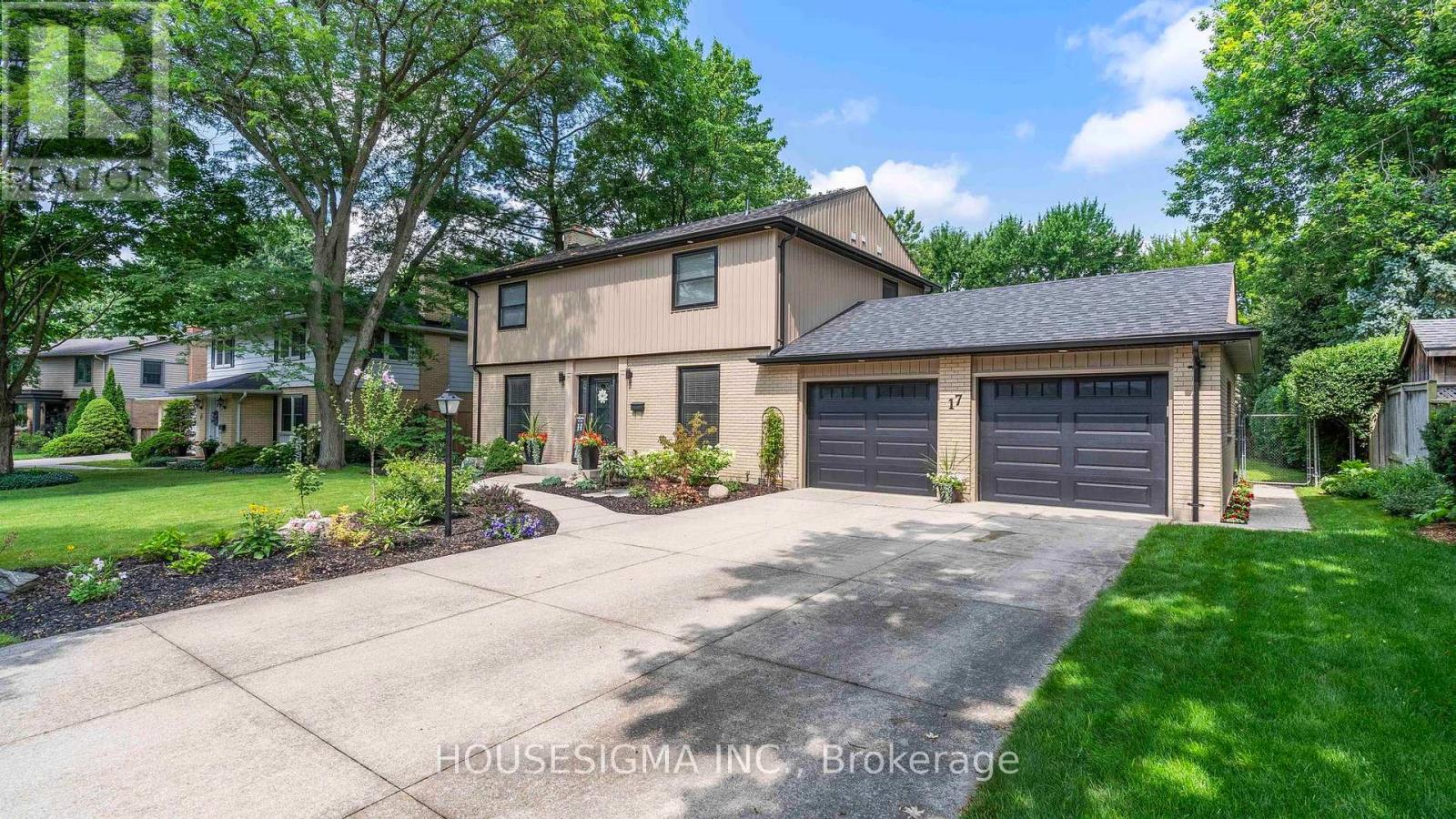 Property at 17 HUNT VILLAGE CRESCENT image 1