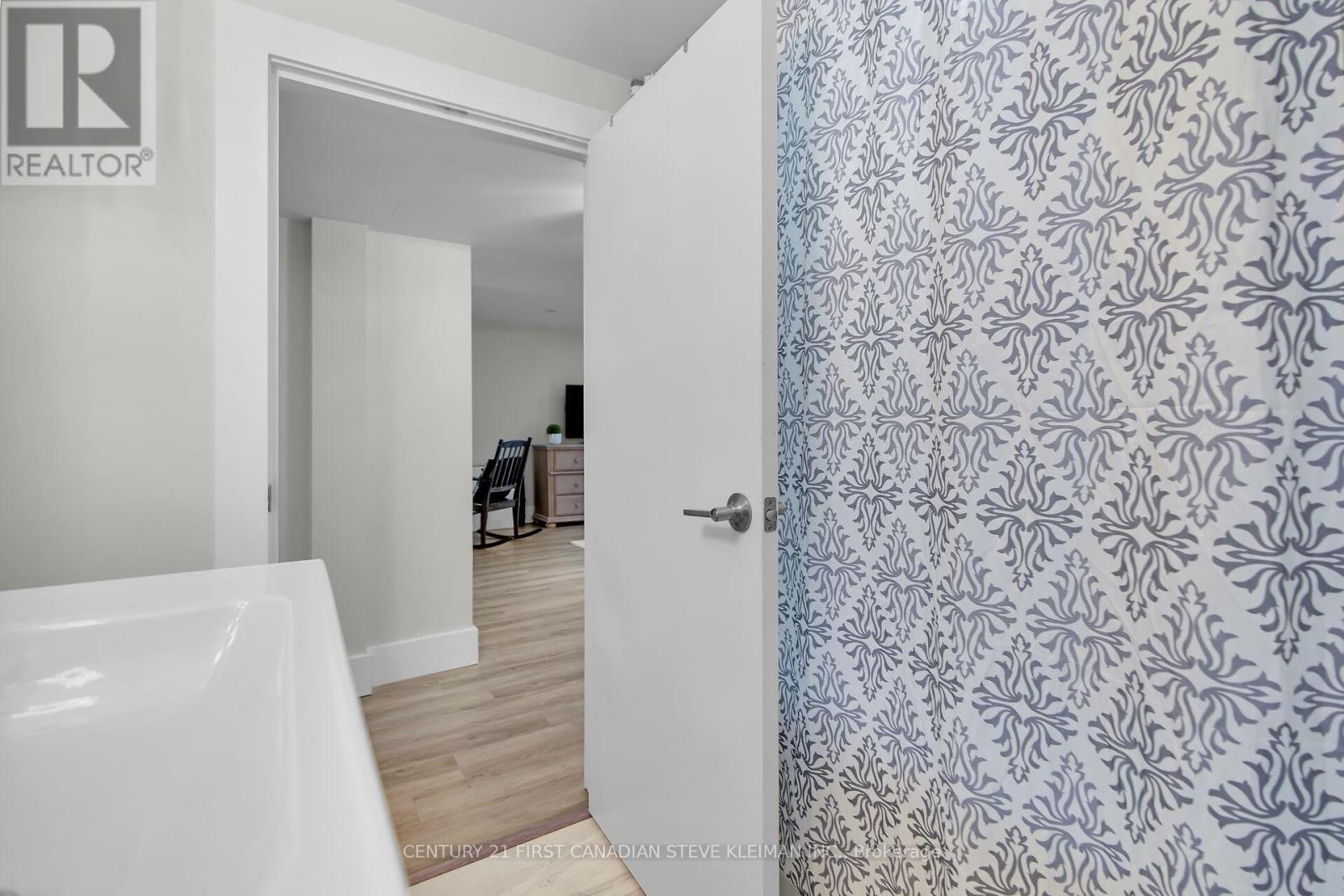 186 Ridout Street S, London South, Ontario  N6C 3X9 - Photo 29 - X12050342