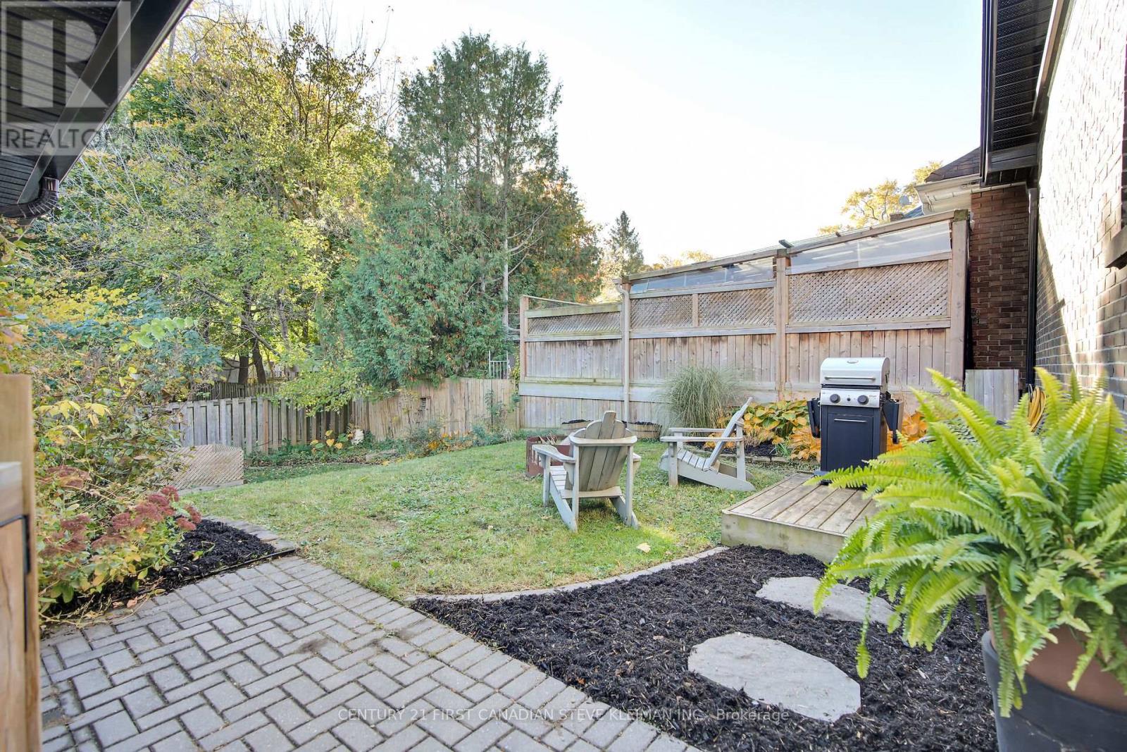 186 Ridout Street S, London South, Ontario  N6C 3X9 - Photo 8 - X12050342