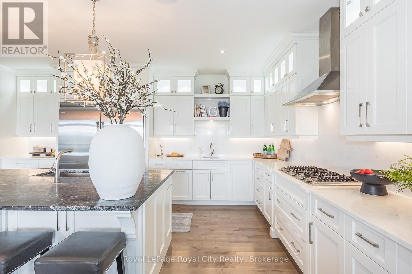 11 Hartfield Drive, Guelph/eramosa, Ontario  N1H 6J2 - Photo 15 - X12050347