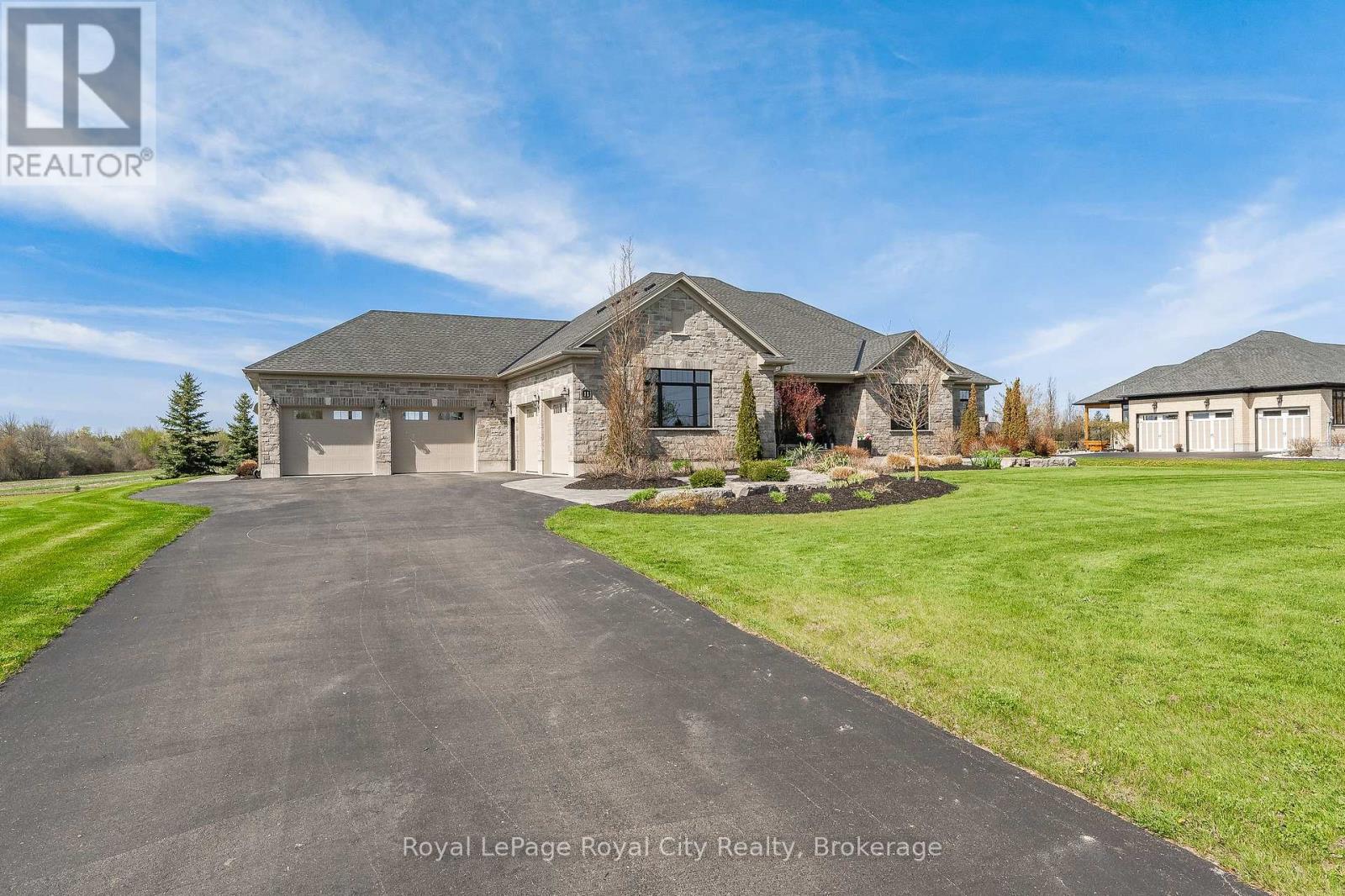 11 Hartfield Drive, Guelph/eramosa, Ontario  N1H 6J2 - Photo 2 - X12050347