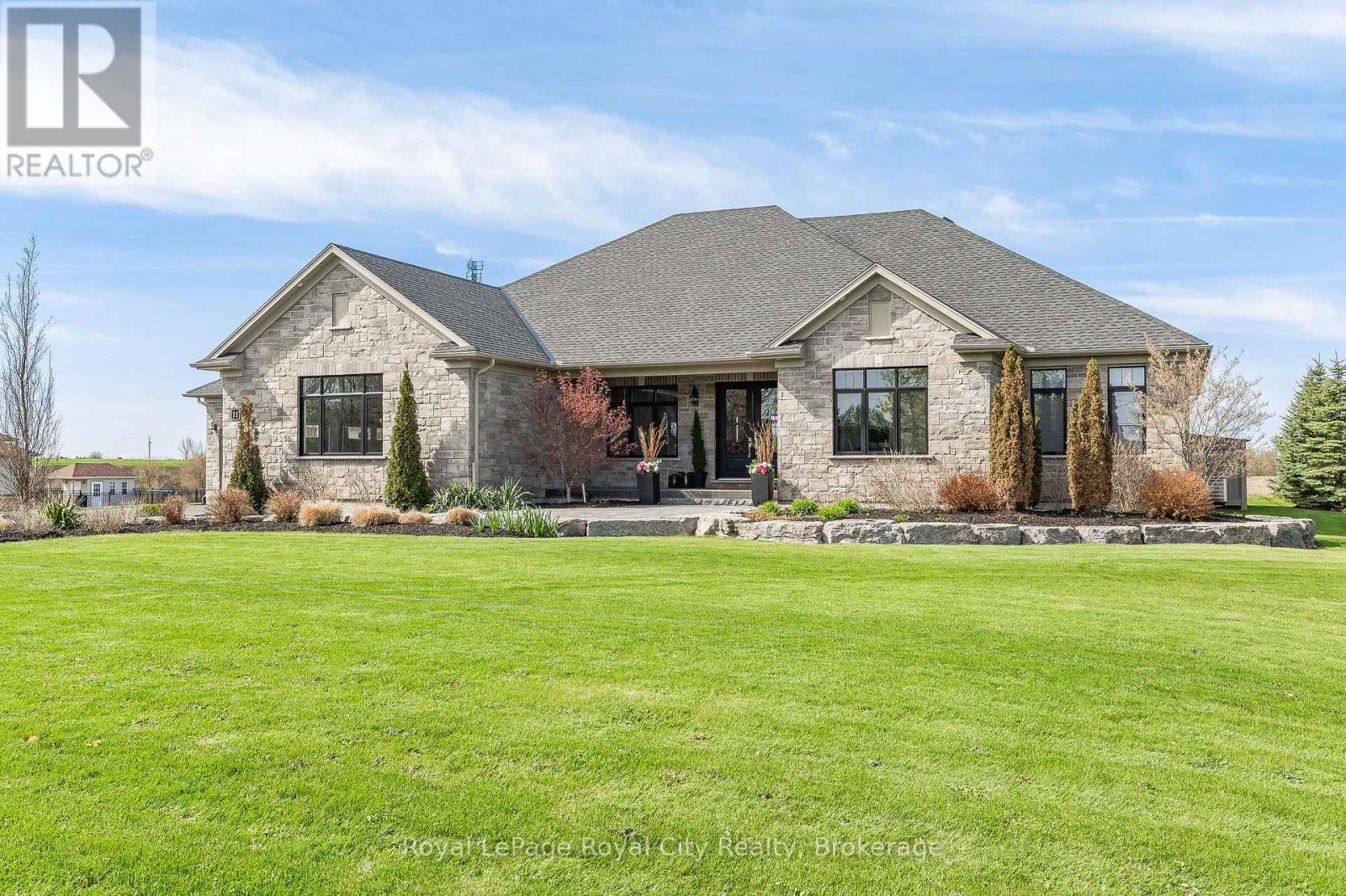 11 Hartfield Drive, Guelph/eramosa, Ontario  N1H 6J2 - Photo 3 - X12050347