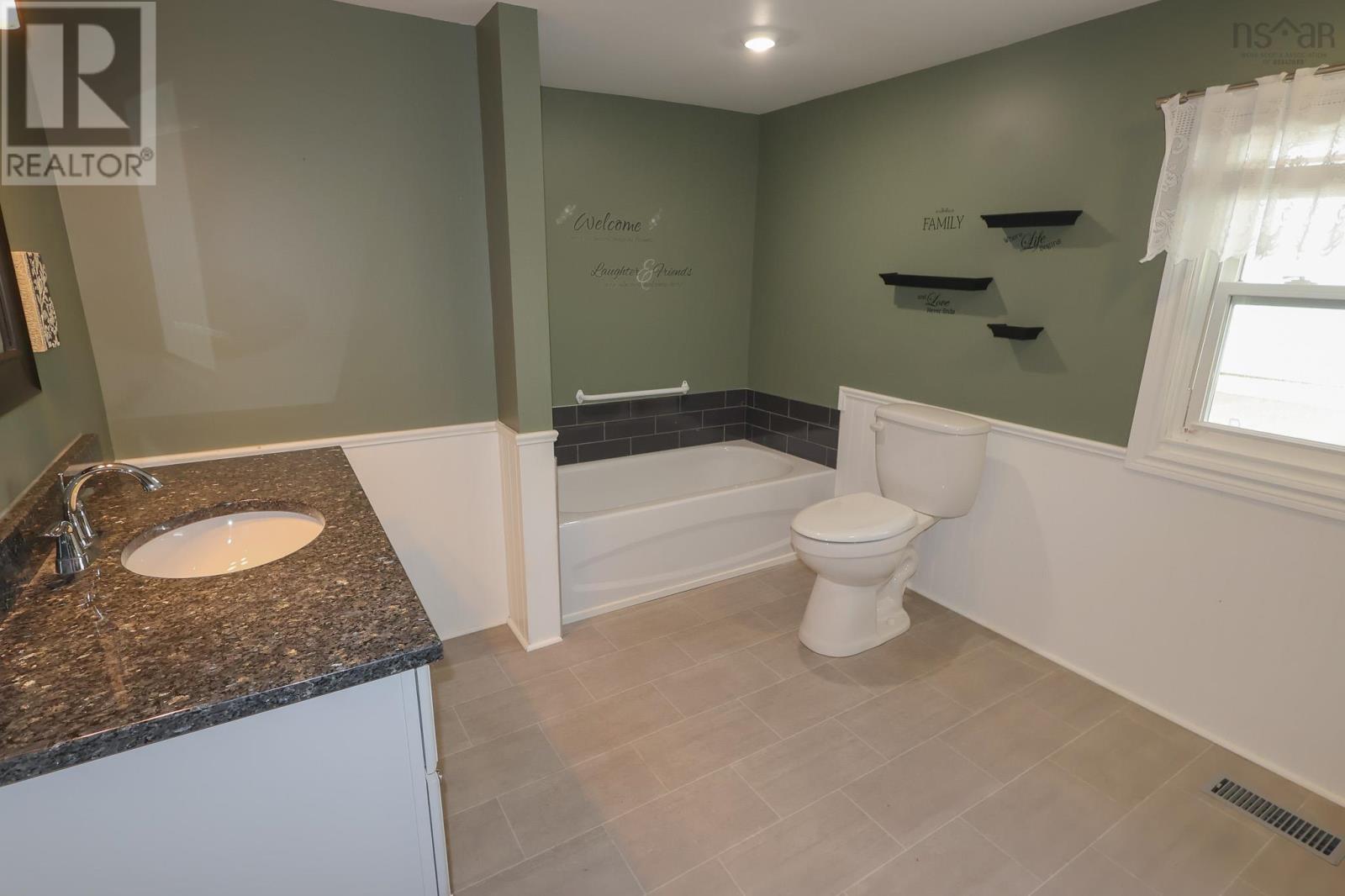 17600 & 17604 Highway 103, Italy Cross, Nova Scotia  B4V 0L1 - Photo 17 - 202506215