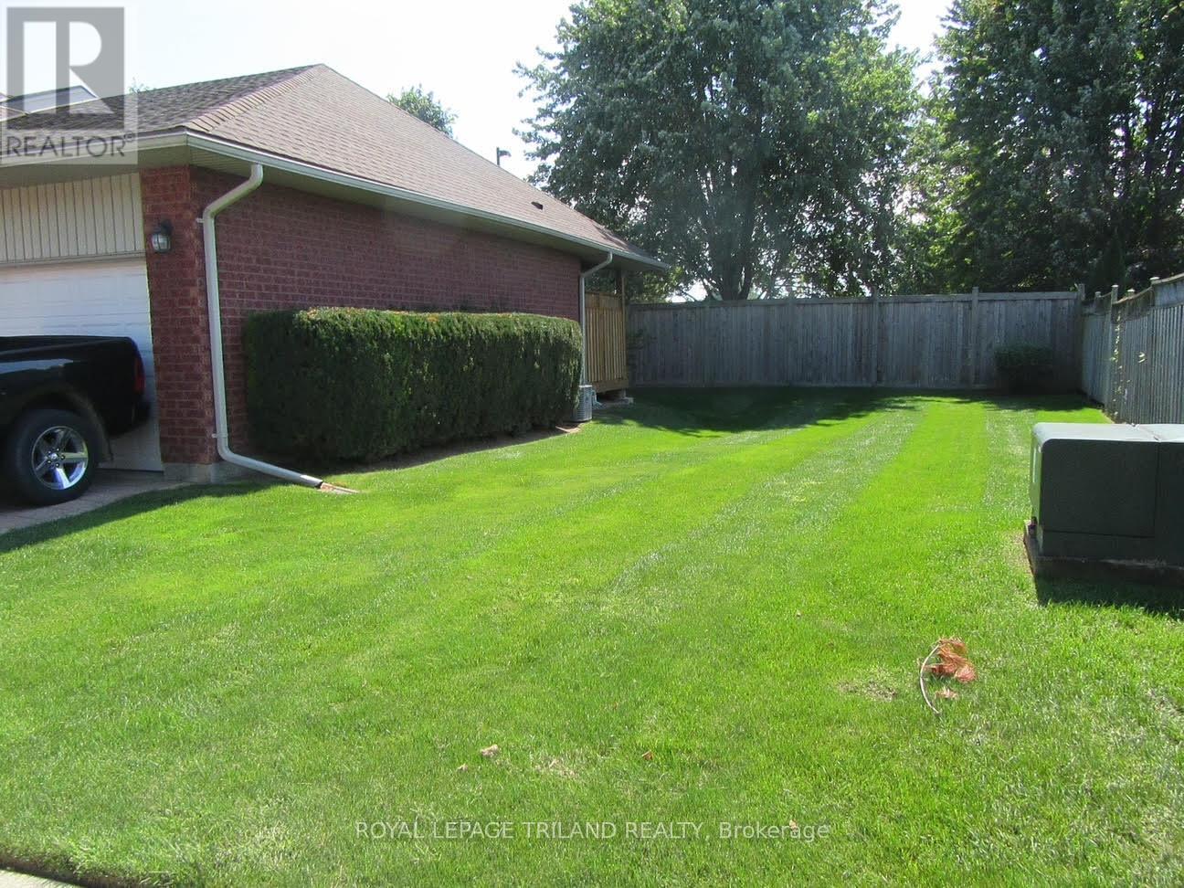Photo 3 of 41 for 30 - 1555 Highbury Avenue N