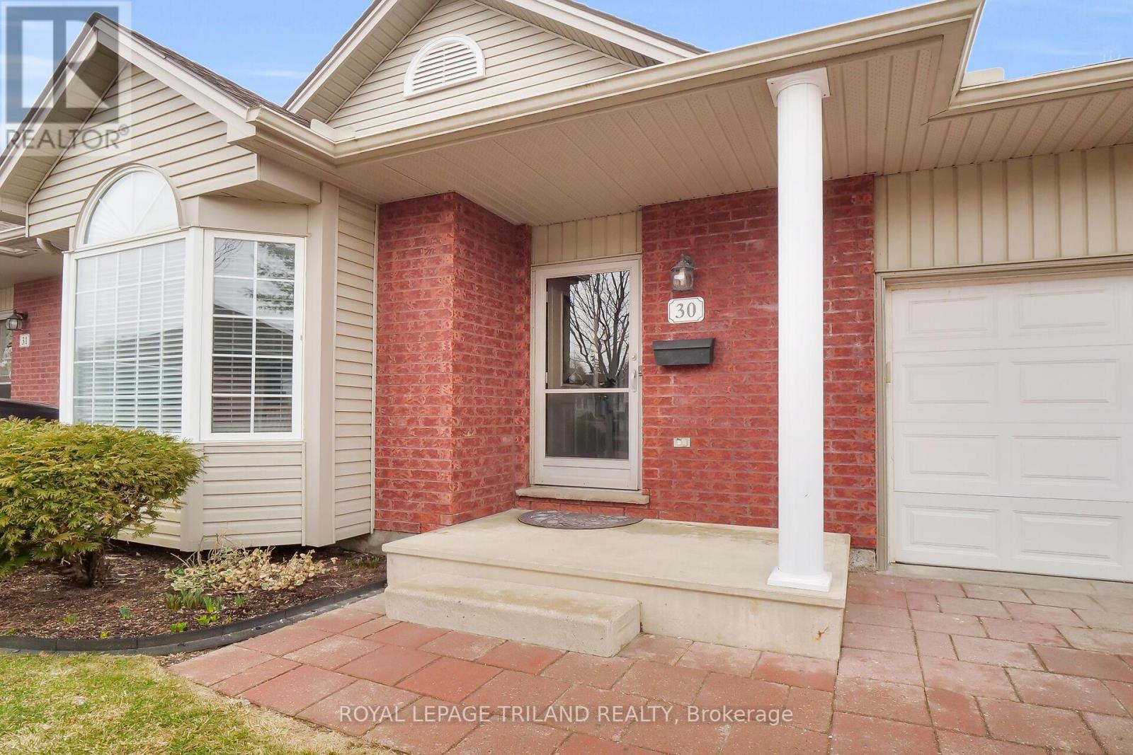 Photo 4 of 41 for 30 - 1555 Highbury Avenue N