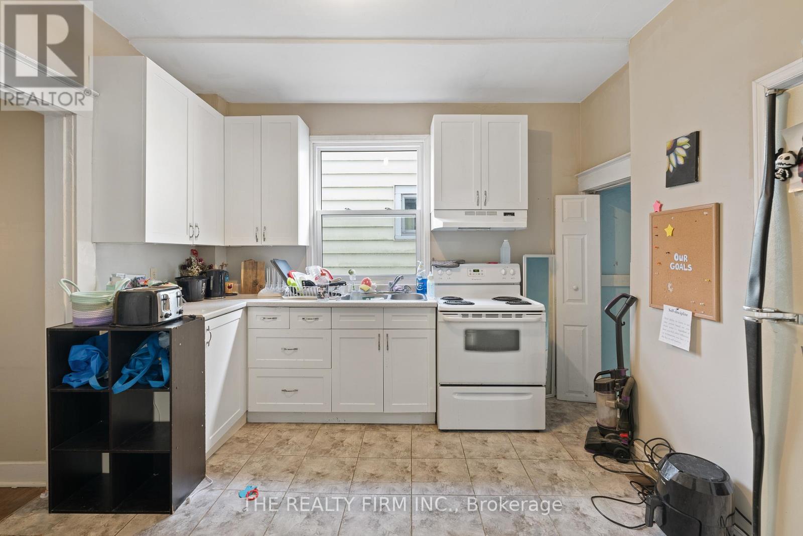 20 Fourth Avenue, St. Thomas, Ontario  N5R 4H2 - Photo 15 - X12050473