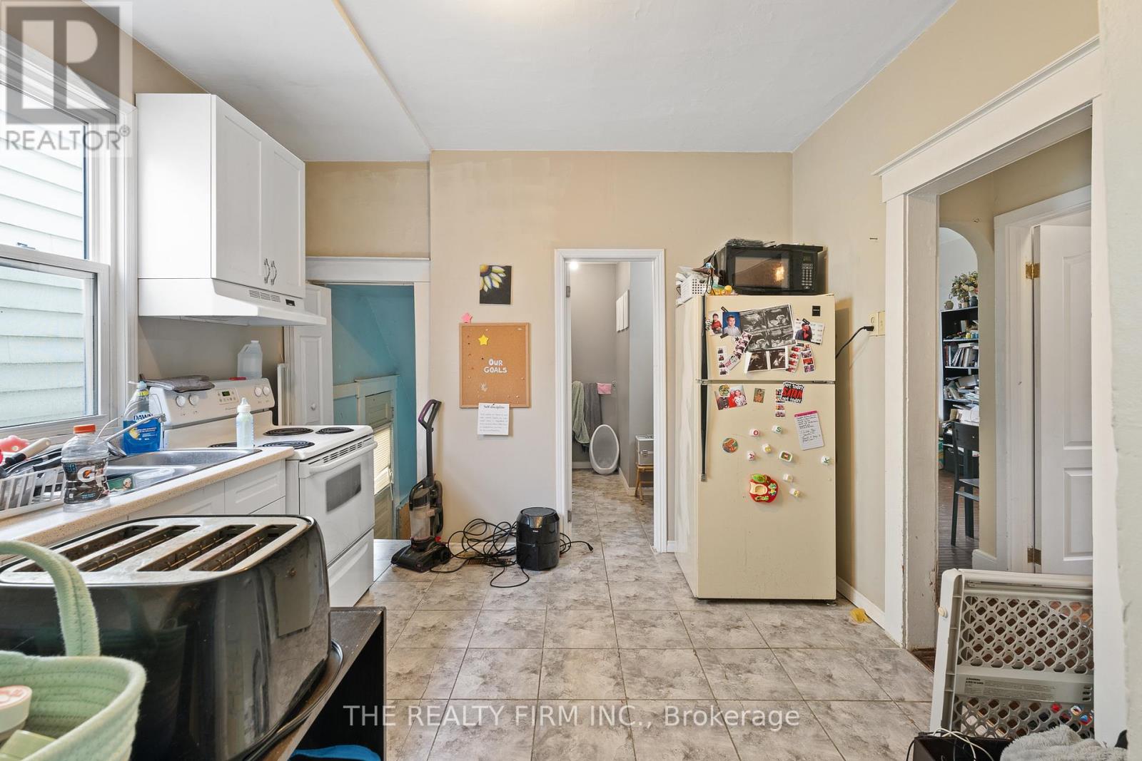 20 Fourth Avenue, St. Thomas, Ontario  N5R 4H2 - Photo 16 - X12050473