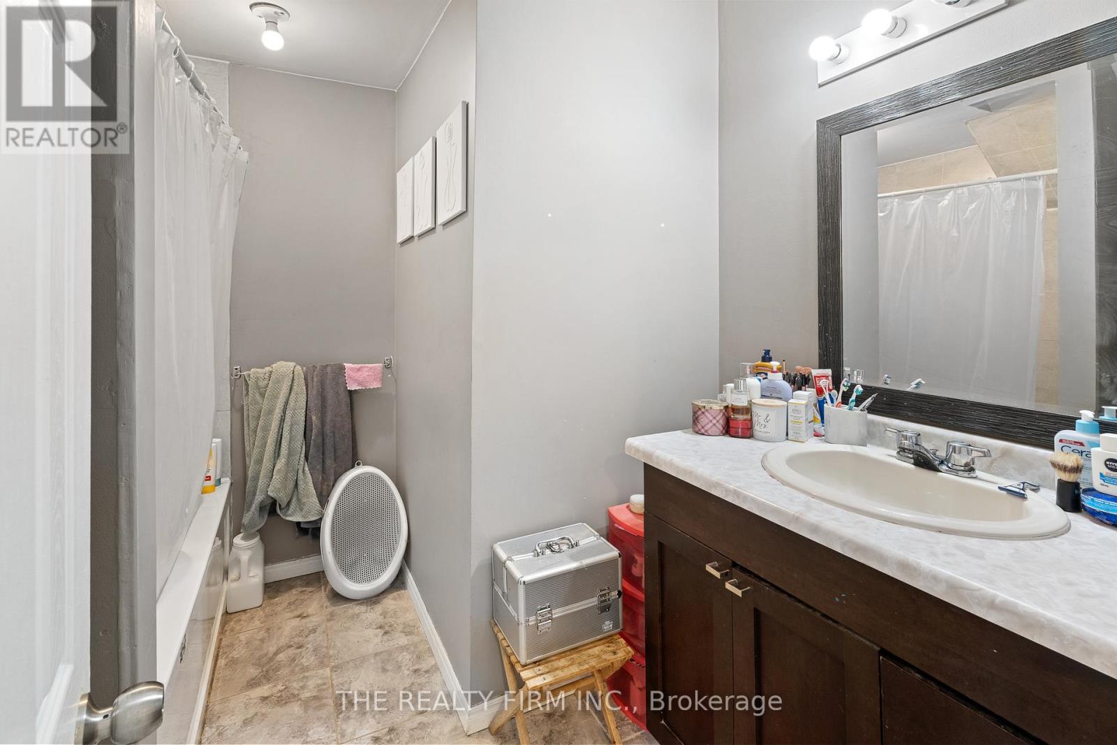20 Fourth Avenue, St. Thomas, Ontario  N5R 4H2 - Photo 17 - X12050473