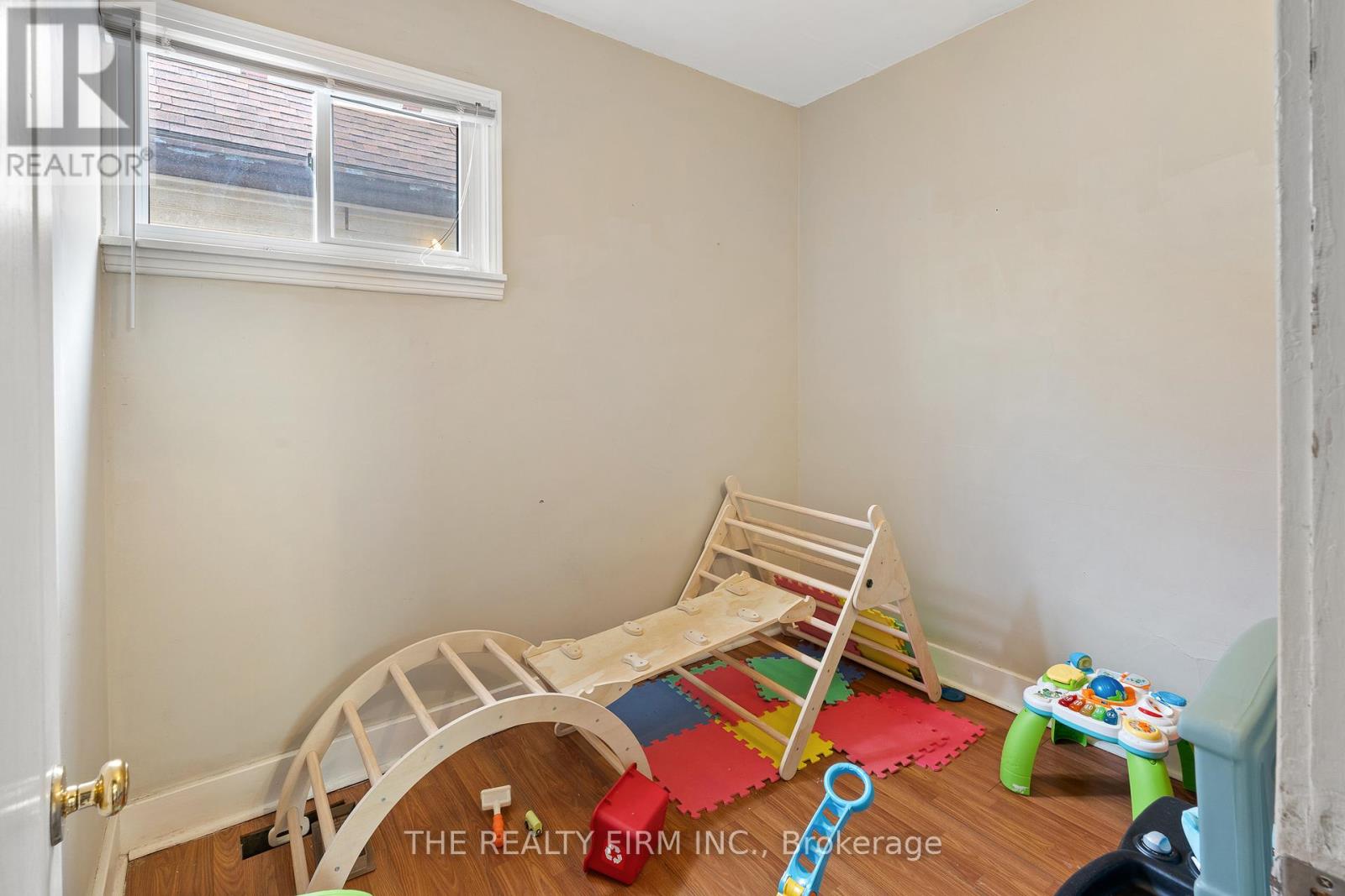 20 Fourth Avenue, St. Thomas, Ontario  N5R 4H2 - Photo 18 - X12050473
