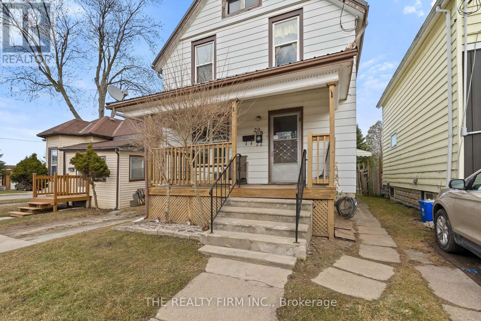 20 Fourth Avenue, St. Thomas, Ontario  N5R 4H2 - Photo 3 - X12050473