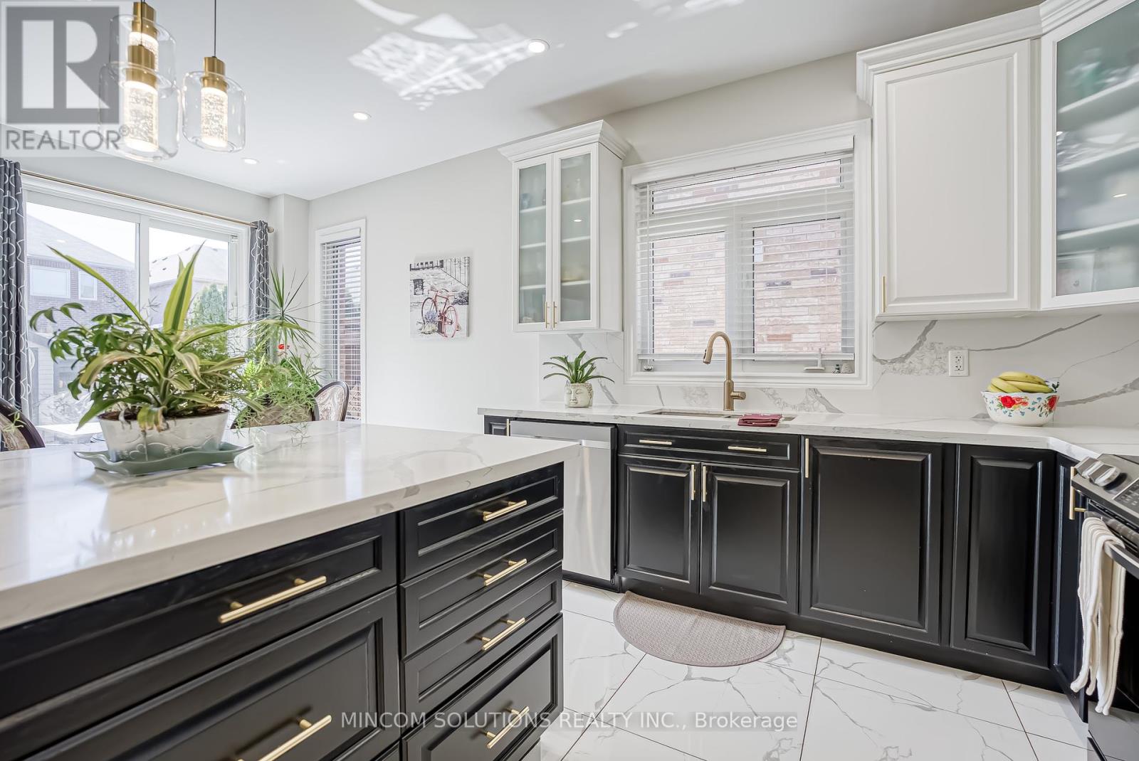 173 Blue Dasher Boulevard, Bradford West Gwillimbury, Ontario  L3Z 0H3 - Photo 6 - N12050448
